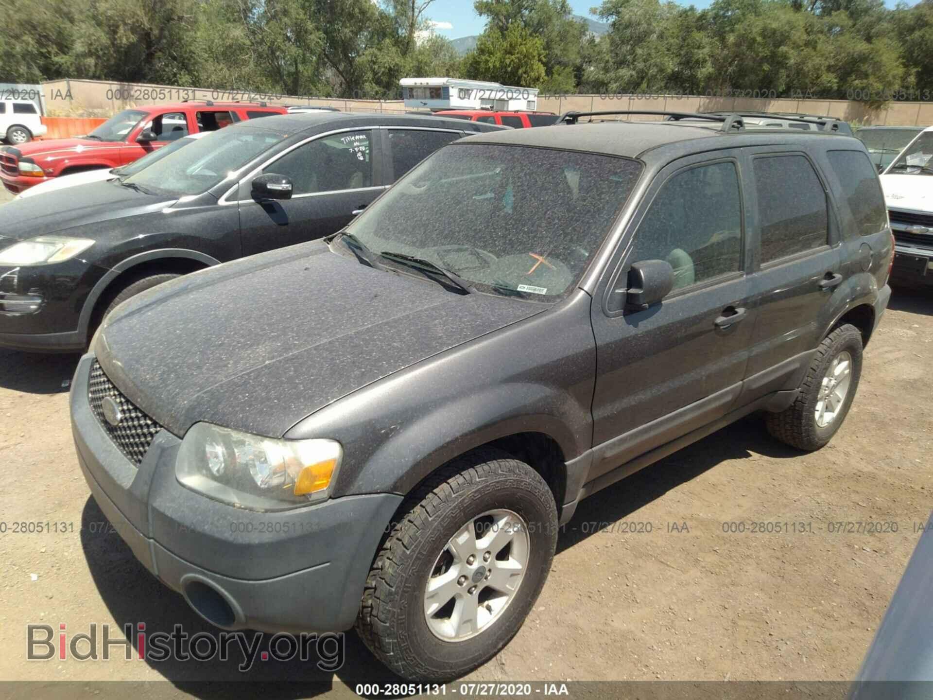 2005 FORD ESCAPE - VIN: 1FMYU93175KD11402 - Фото 2