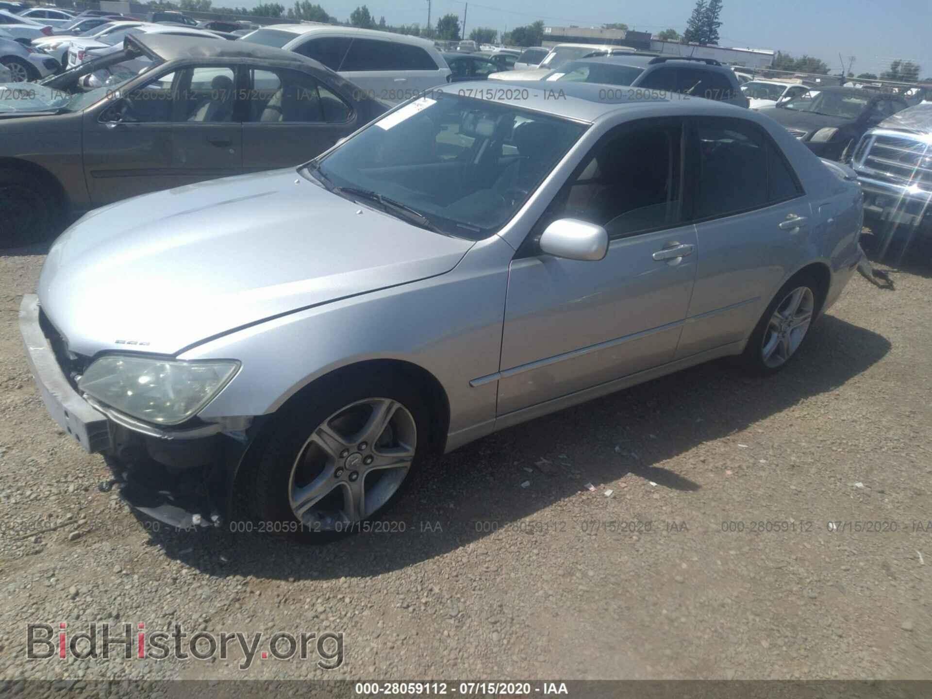 2002 LEXUS IS 300 - VIN: JTHBD192520063801 - Фото 2