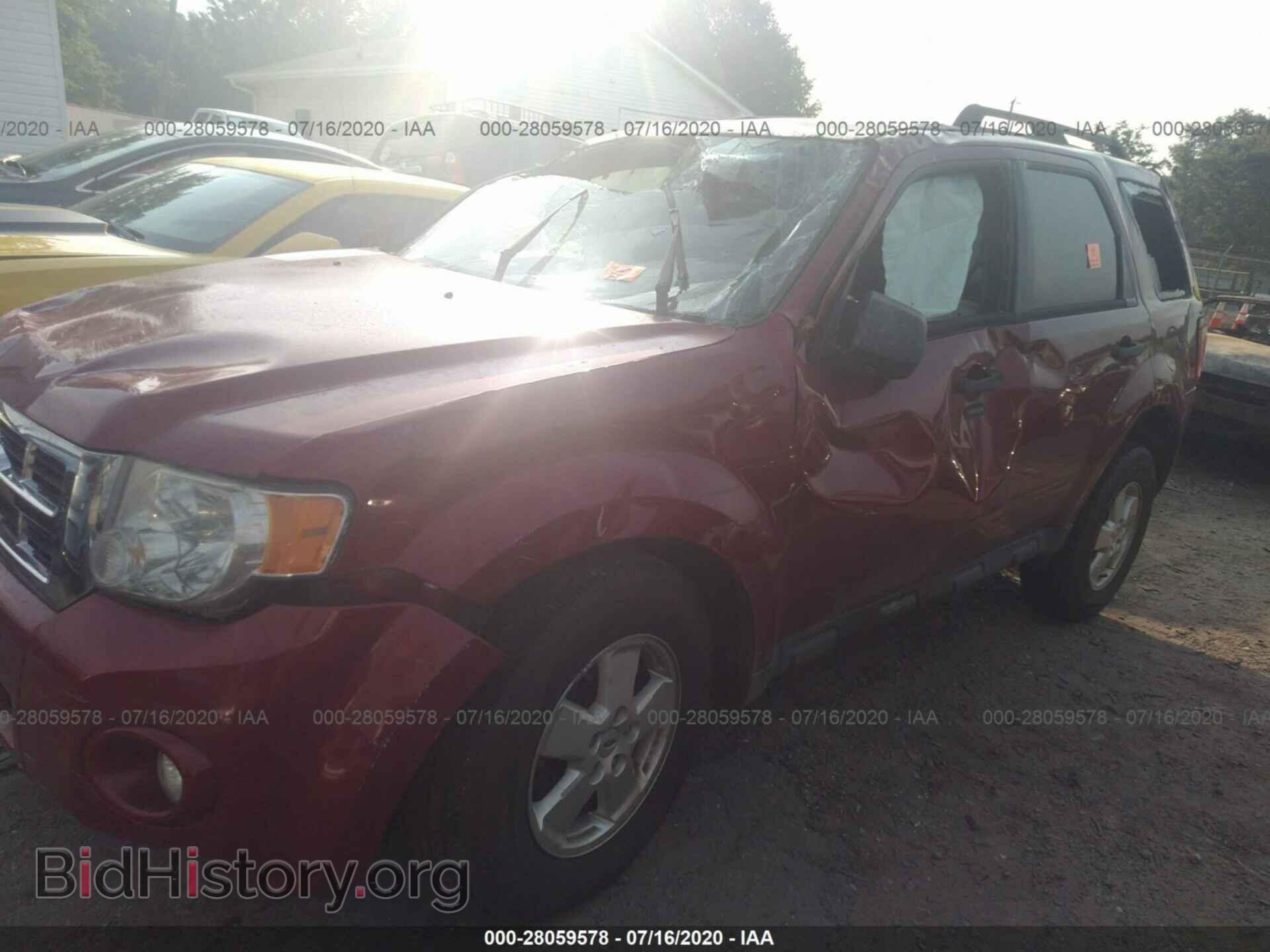 2011 FORD ESCAPE - VIN: 1FMCU0D75BKB74688 - Фото 2