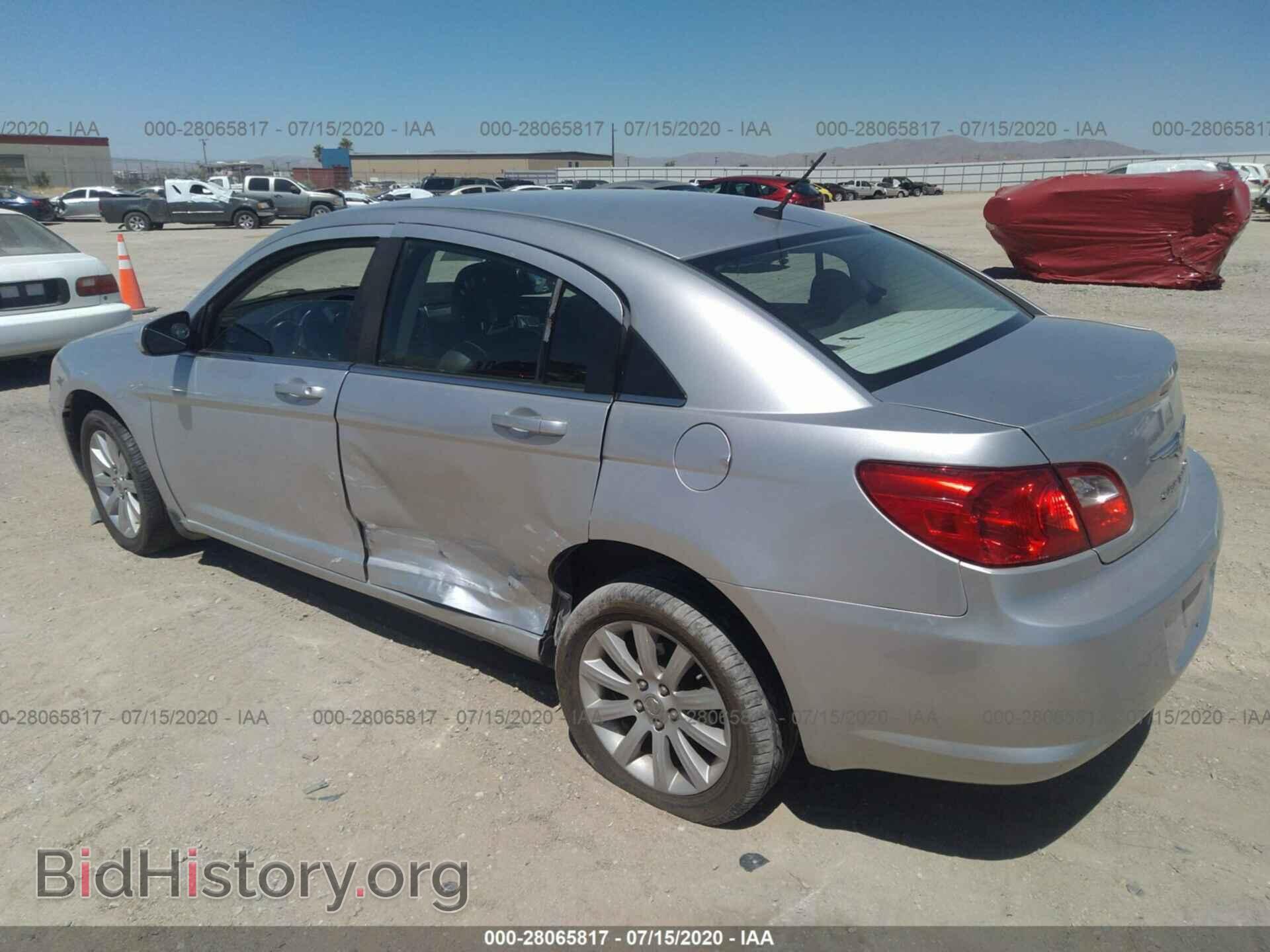 2010 CHRYSLER SEBRING - VIN: 1C3CC5FB2AN220355 - Фото 3