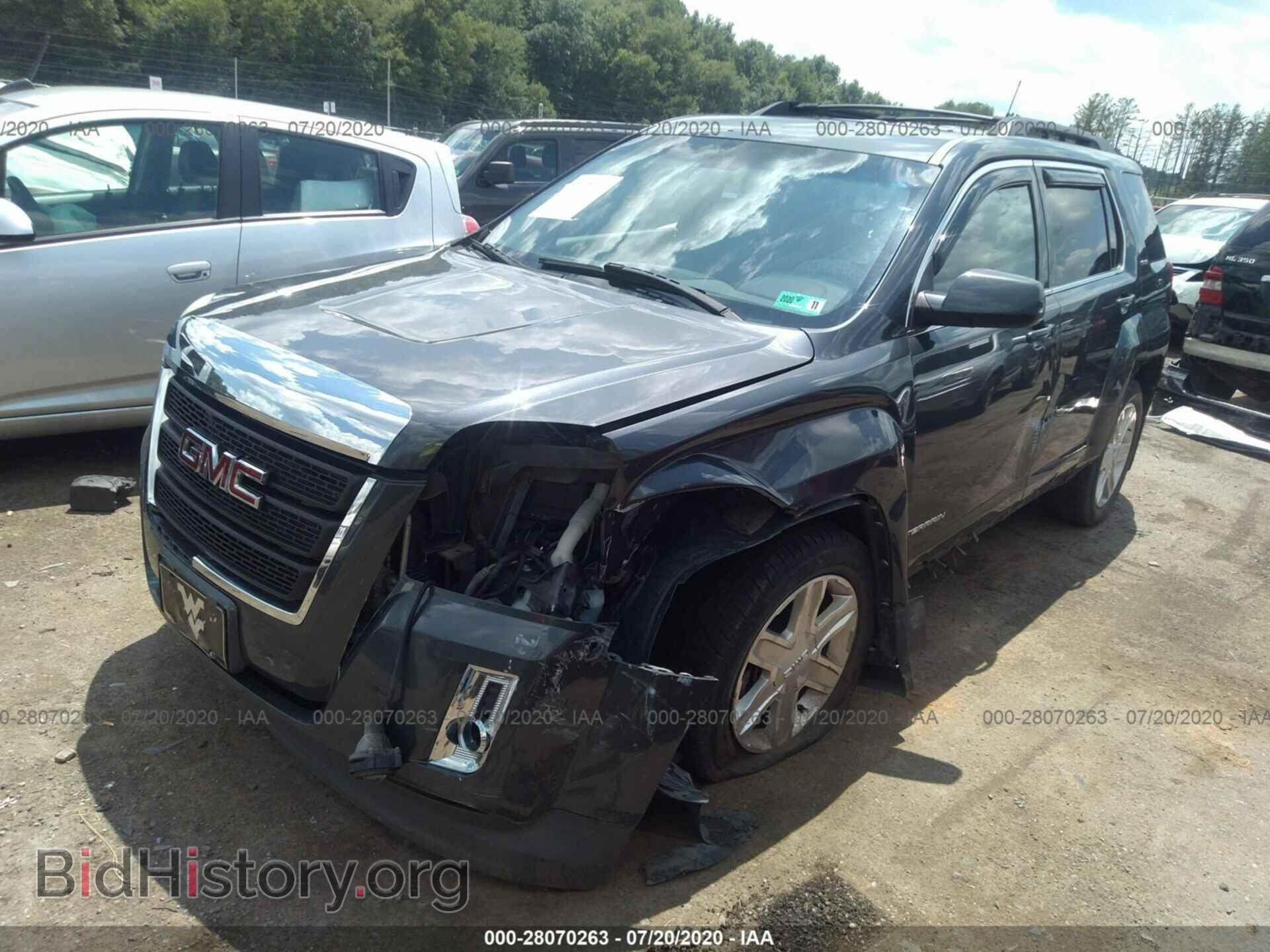 2011 GMC TERRAIN - VIN: 2CTFLTE52B6256193 - Photo 2