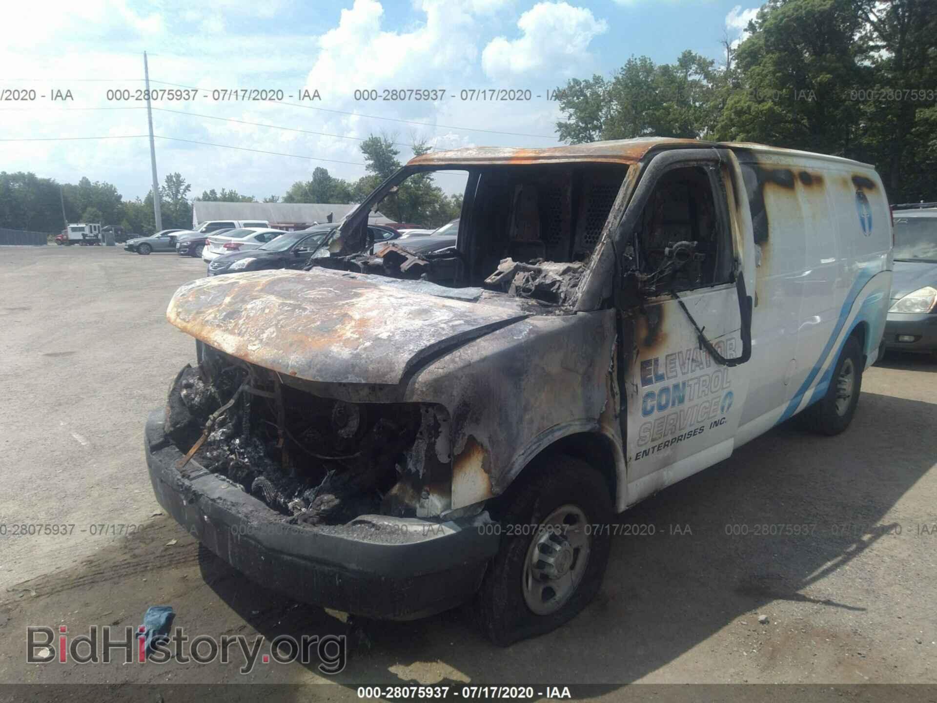 2013 CHEVROLET EXPRESS CARGO VAN - VIN: 1GCWGFBA0D1105197 - Photo 2