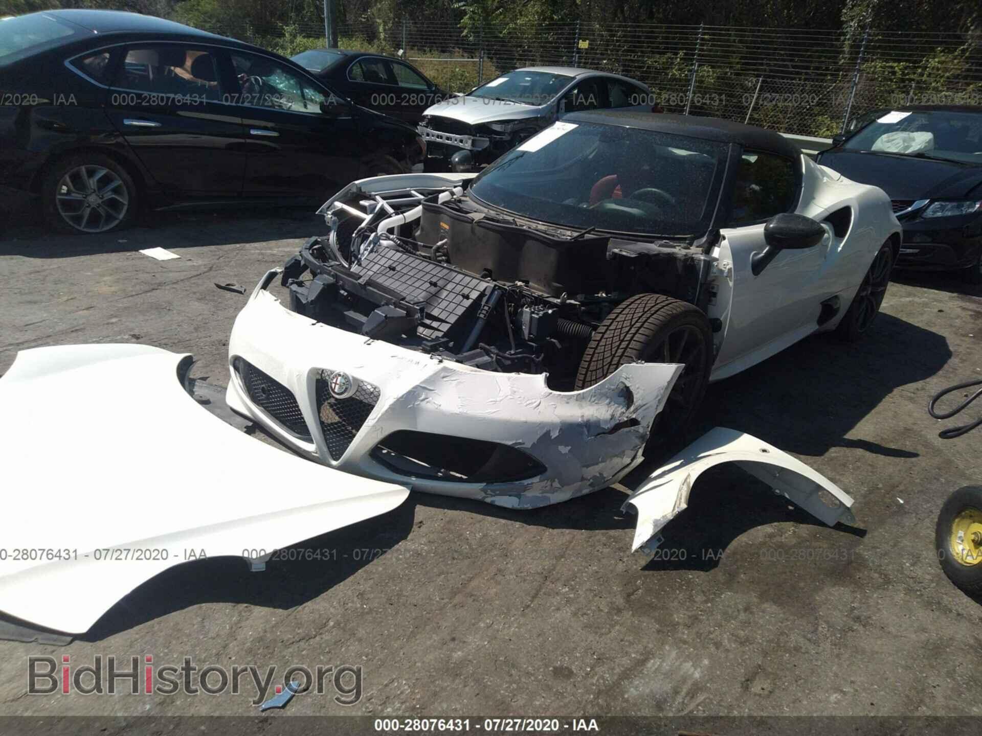 2015 ALFA ROMEO 4C - VIN: ZARBAAB43FM150378 - Фото 2