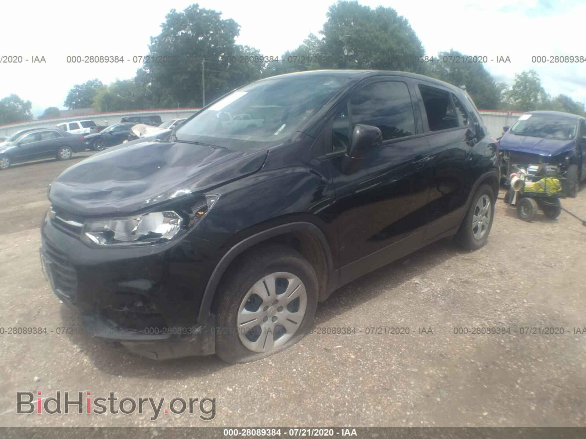 2017 CHEVROLET TRAX - VIN: 3GNCJKSB3HL264615 - Фото 2