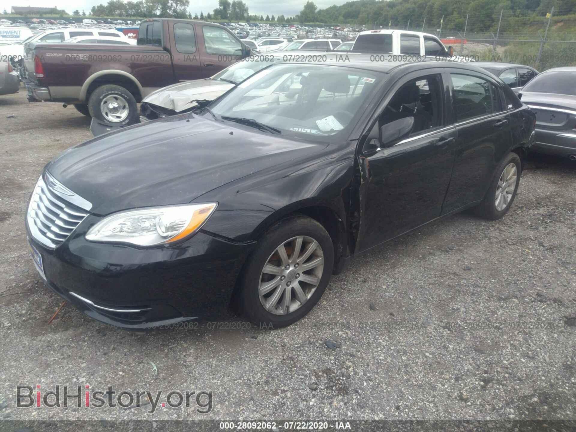 2013 CHRYSLER 200 - VIN: 1C3CCBBB7DN600736 - Photo 2