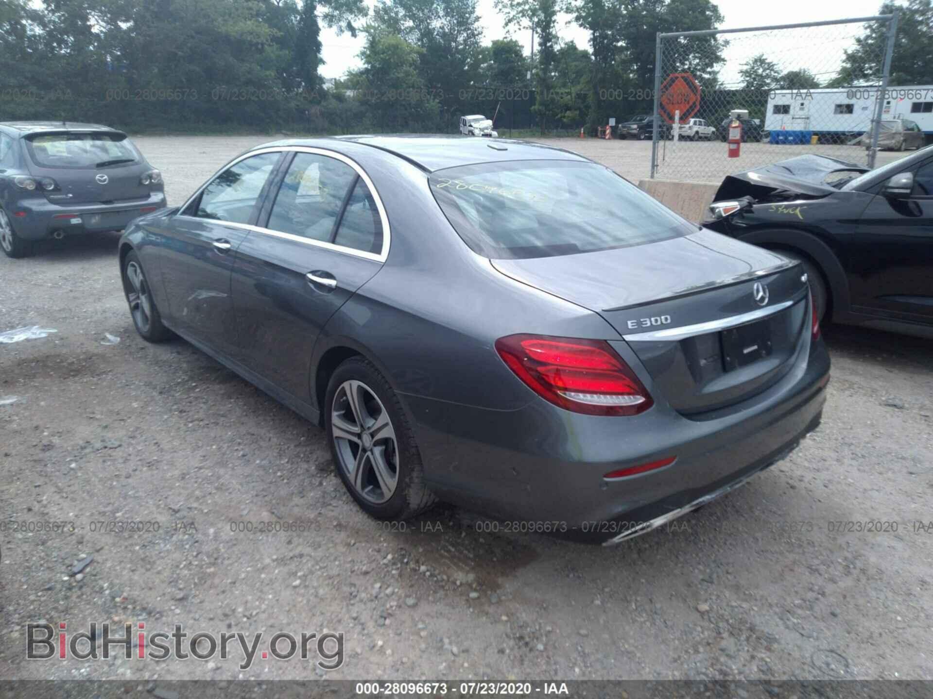 2017 MERCEDES-BENZ E-CLASS - VIN: WDDZF4KB3HA166763 - Фото 3