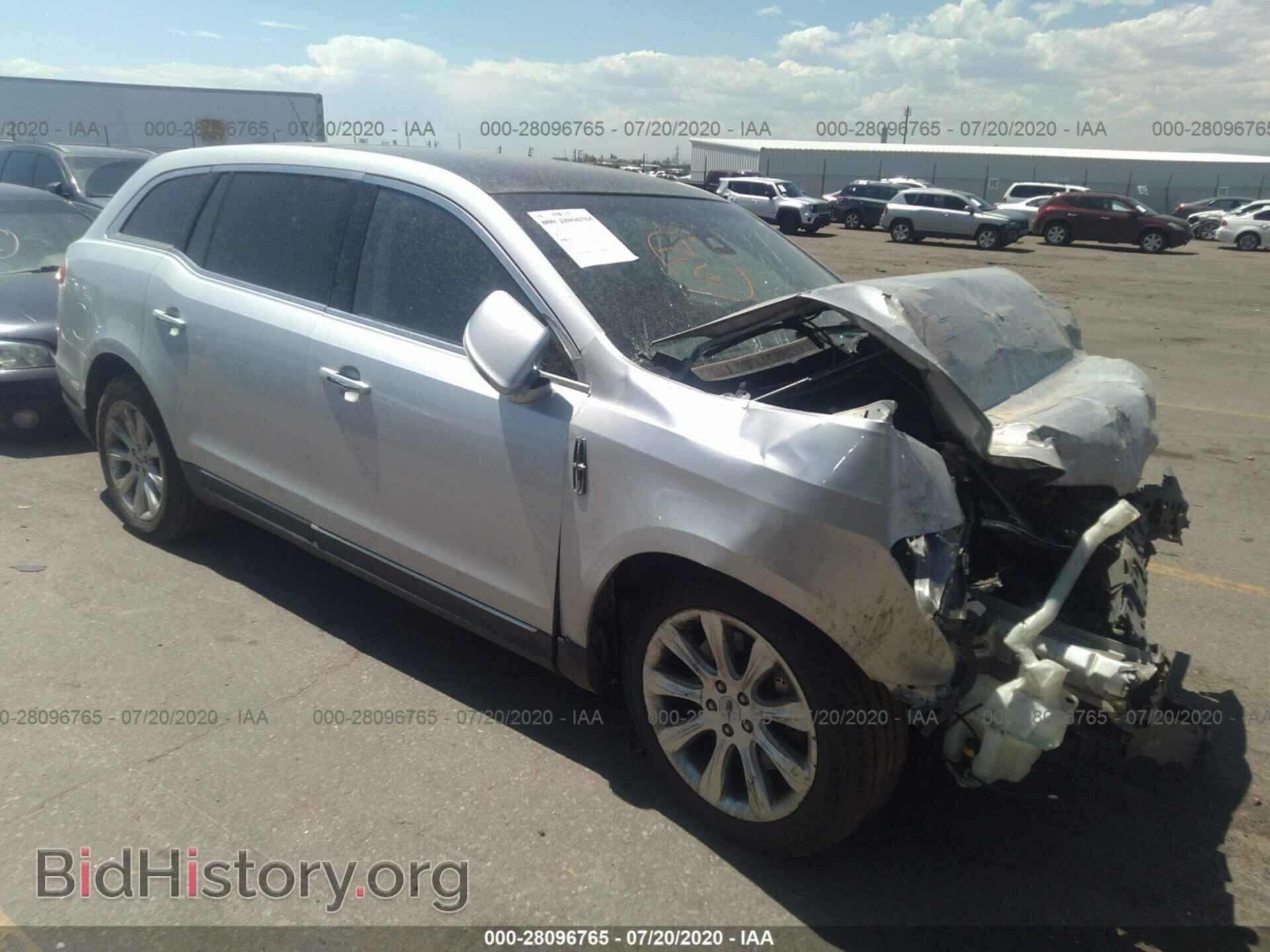 Фотография 2LMHJ5AT1GBL00015 - LINCOLN MKT 2016