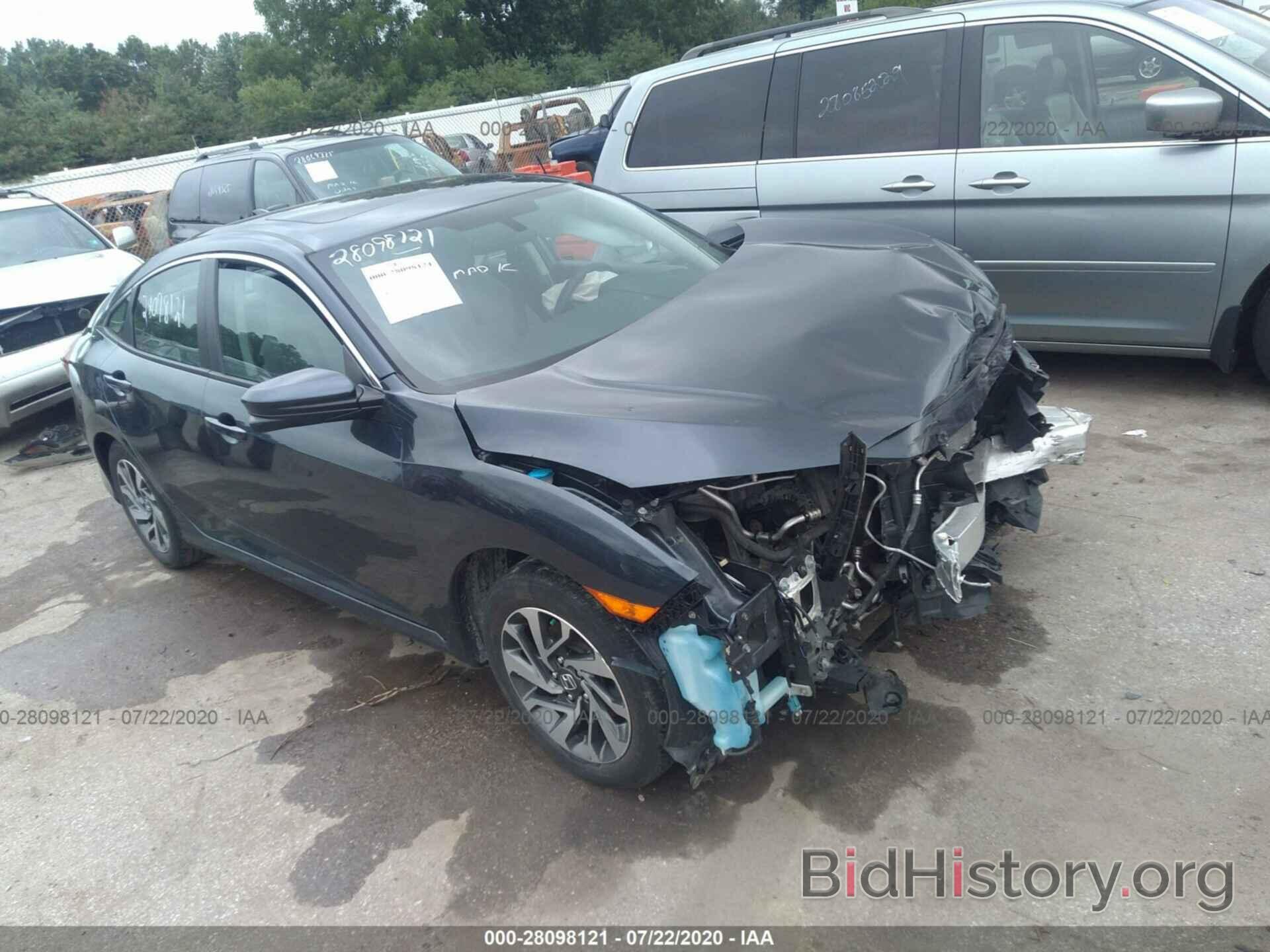 Photo 19XFC2F76JE019923 - HONDA CIVIC SEDAN 2018