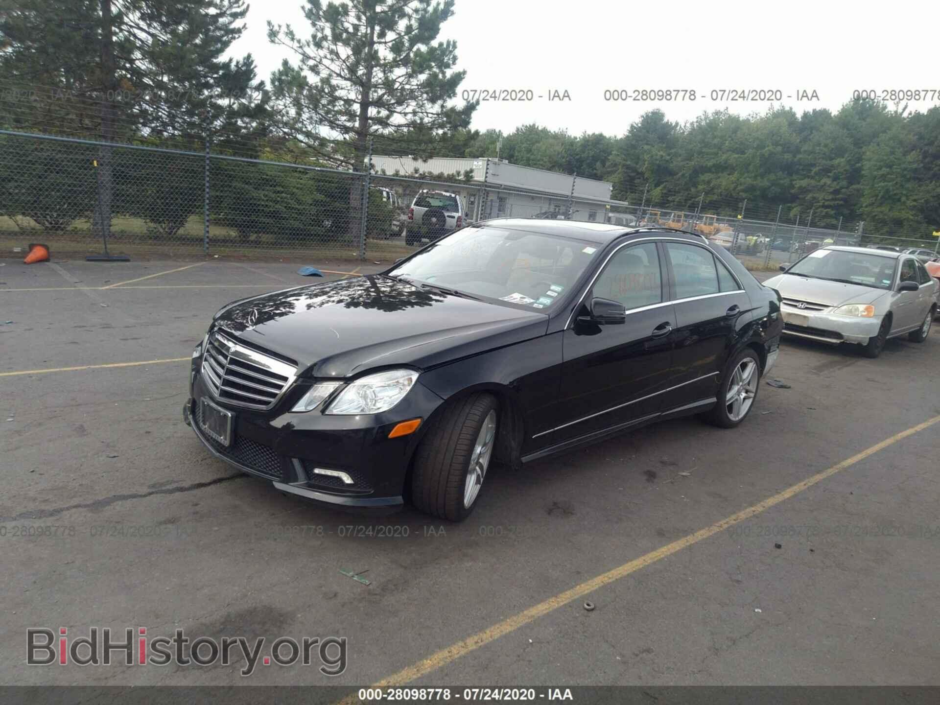 2011 MERCEDES-BENZ E-CLASS - VIN: WDDHF8HB2BA350223 - Фото 2