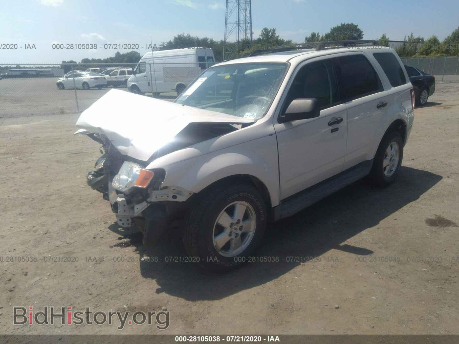 2011 FORD ESCAPE - VIN: 1FMCU9D73BKB44223 - Фото 2