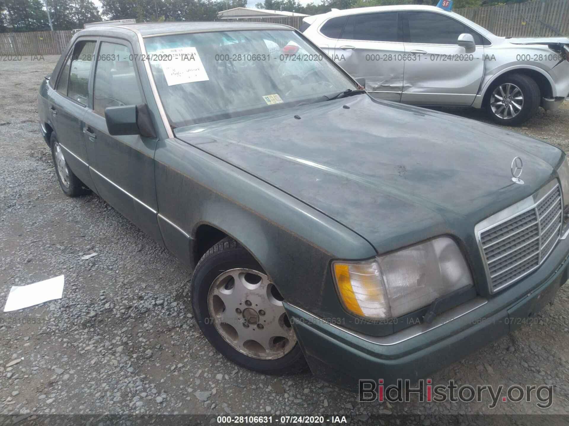 Photo WDBEA32E7SC206137 - MERCEDES-BENZ E 1995