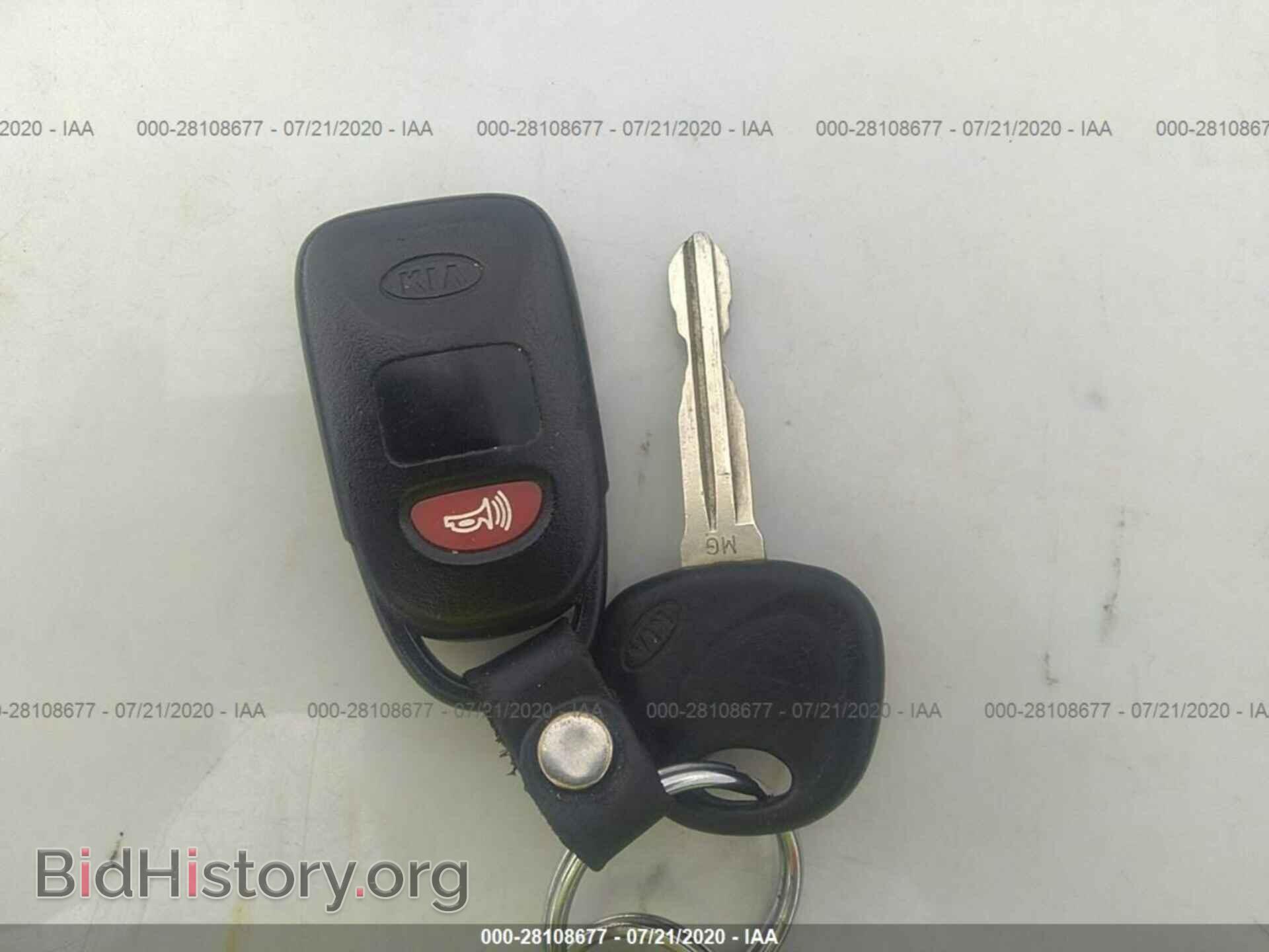 2008 KIA OPTIMA - VIN: KNAGE123785257357 - Фото 11