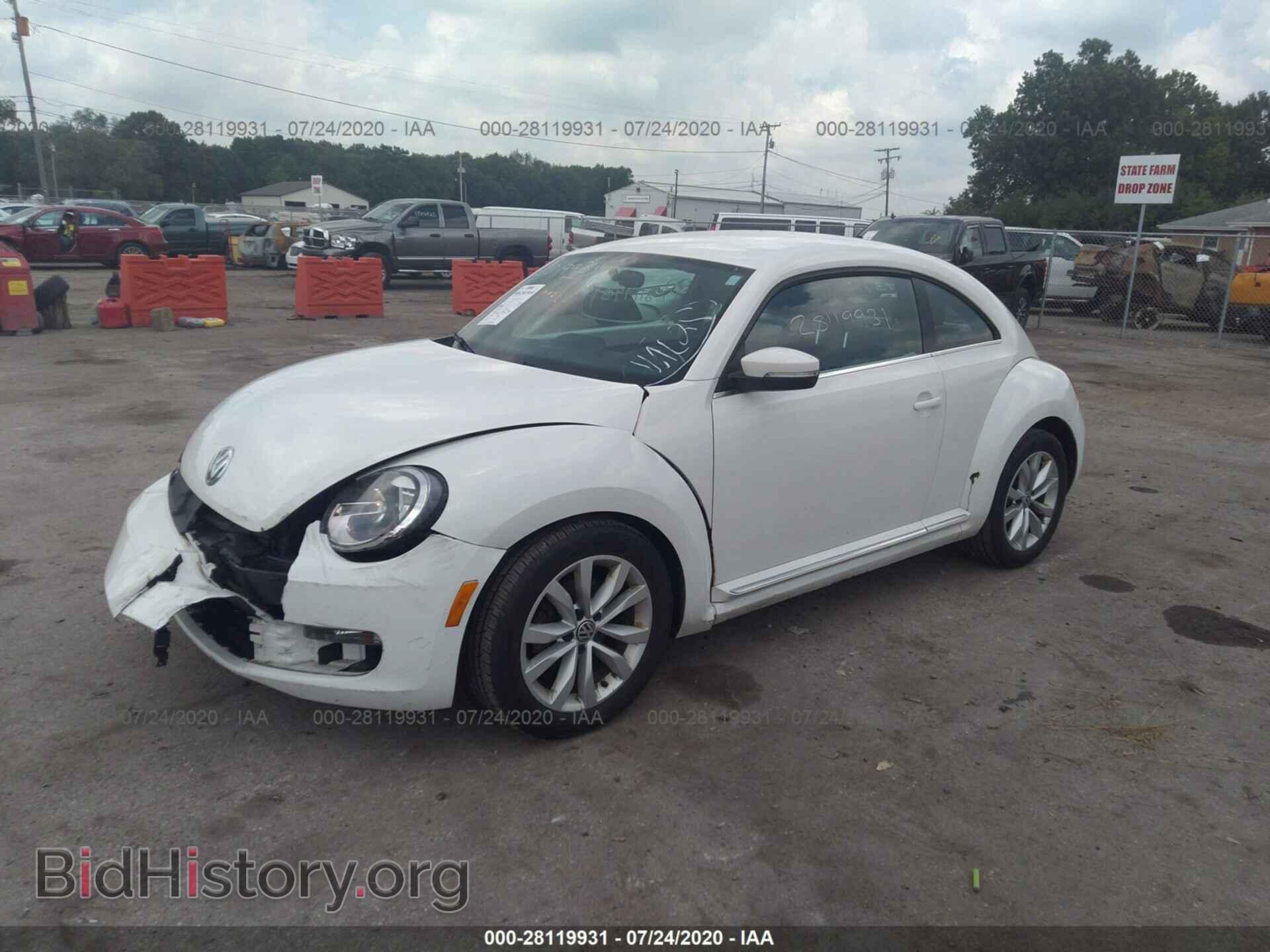 2013 VOLKSWAGEN BEETLE - VIN: 3VWRL7AT3DM645659 - Фото 2