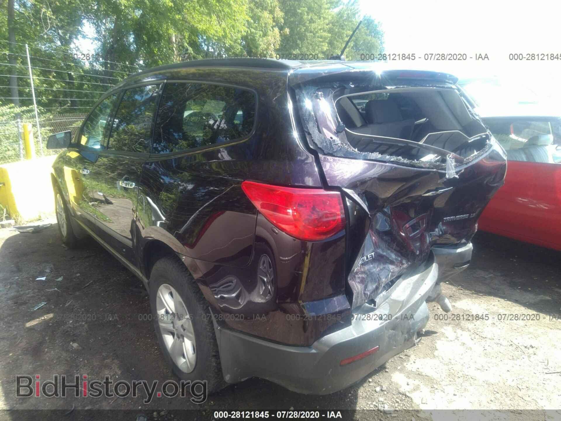 2010 CHEVROLET TRAVERSE - VIN: 1GNLVEED3AS113199 - Фото 3
