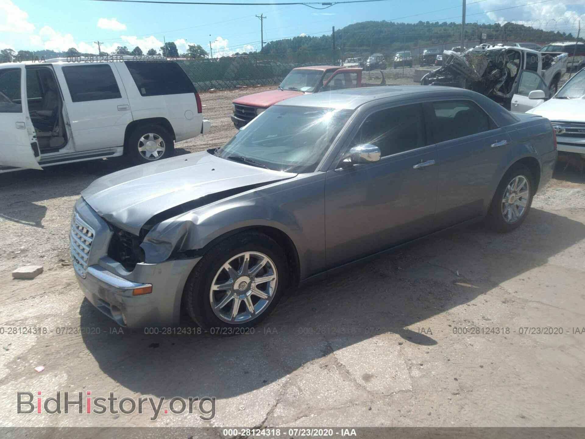 2006 CHRYSLER 300 - VIN: 2C3KA63H16H290591 - Фото 2