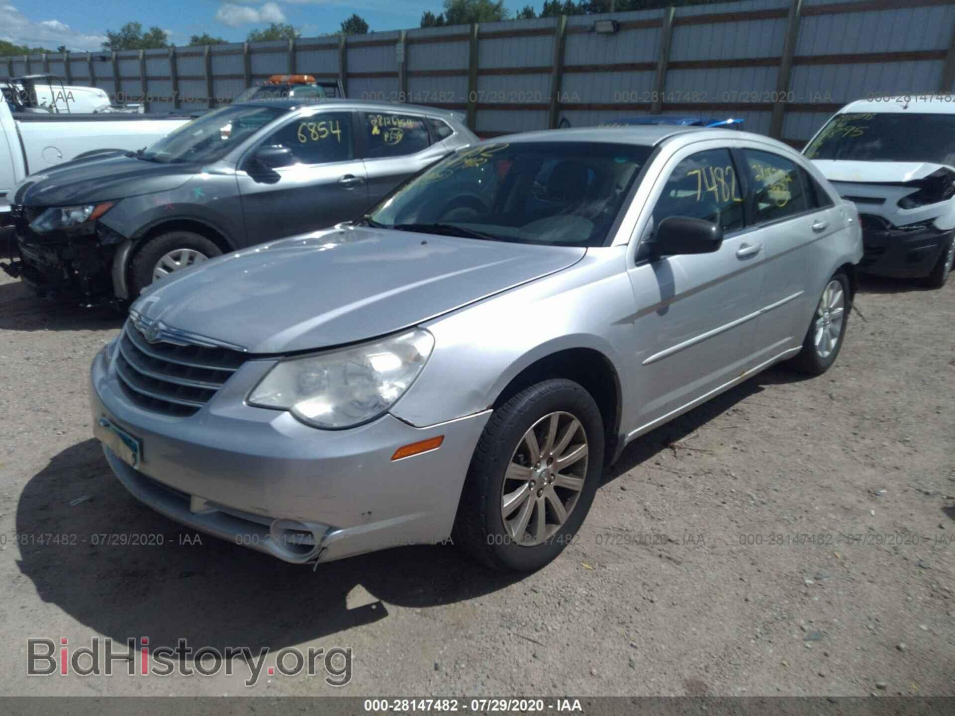 2010 CHRYSLER SEBRING - VIN: 1C3CC5FB9AN147002 - Фото 2