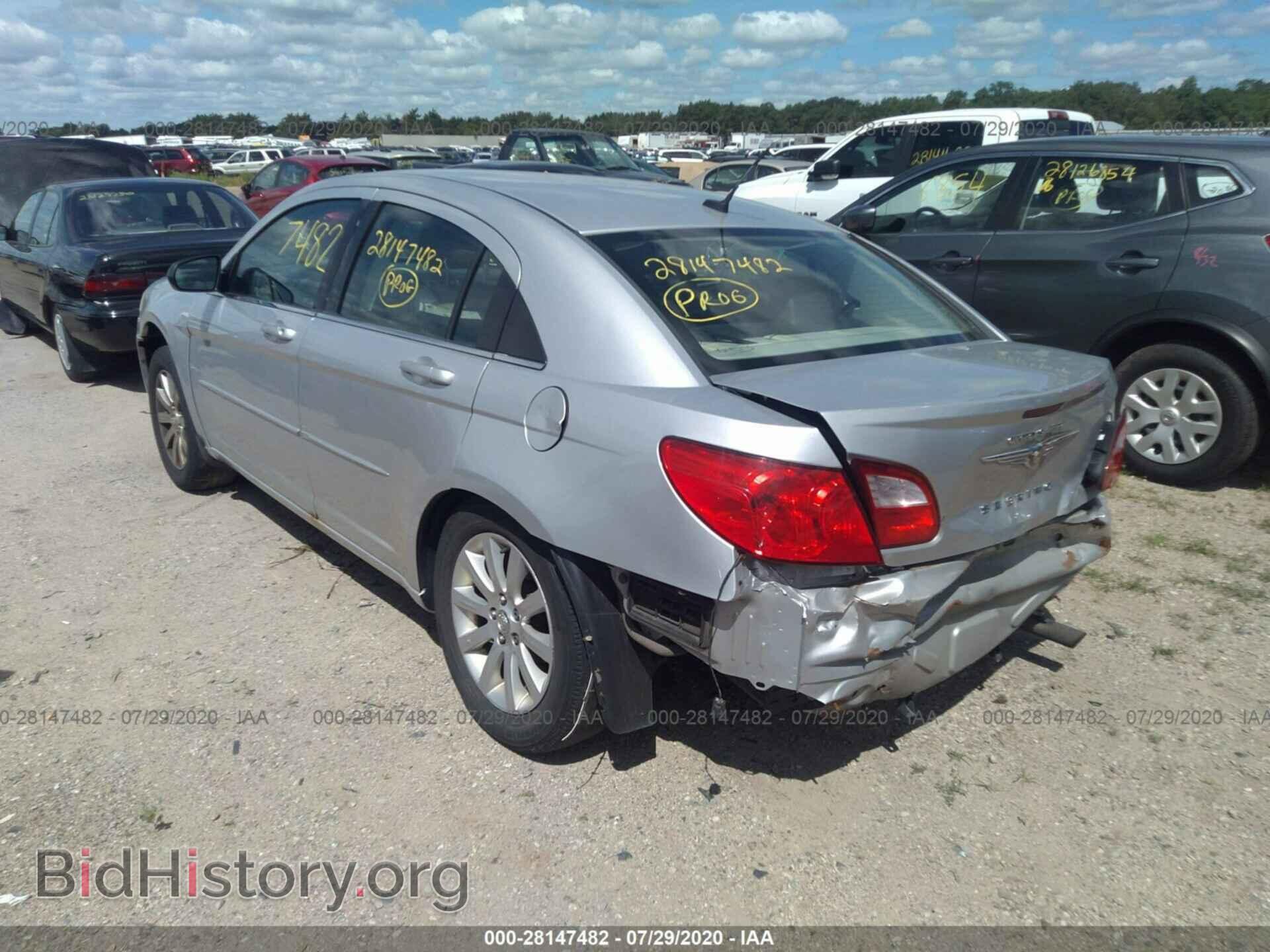 2010 CHRYSLER SEBRING - VIN: 1C3CC5FB9AN147002 - Фото 3