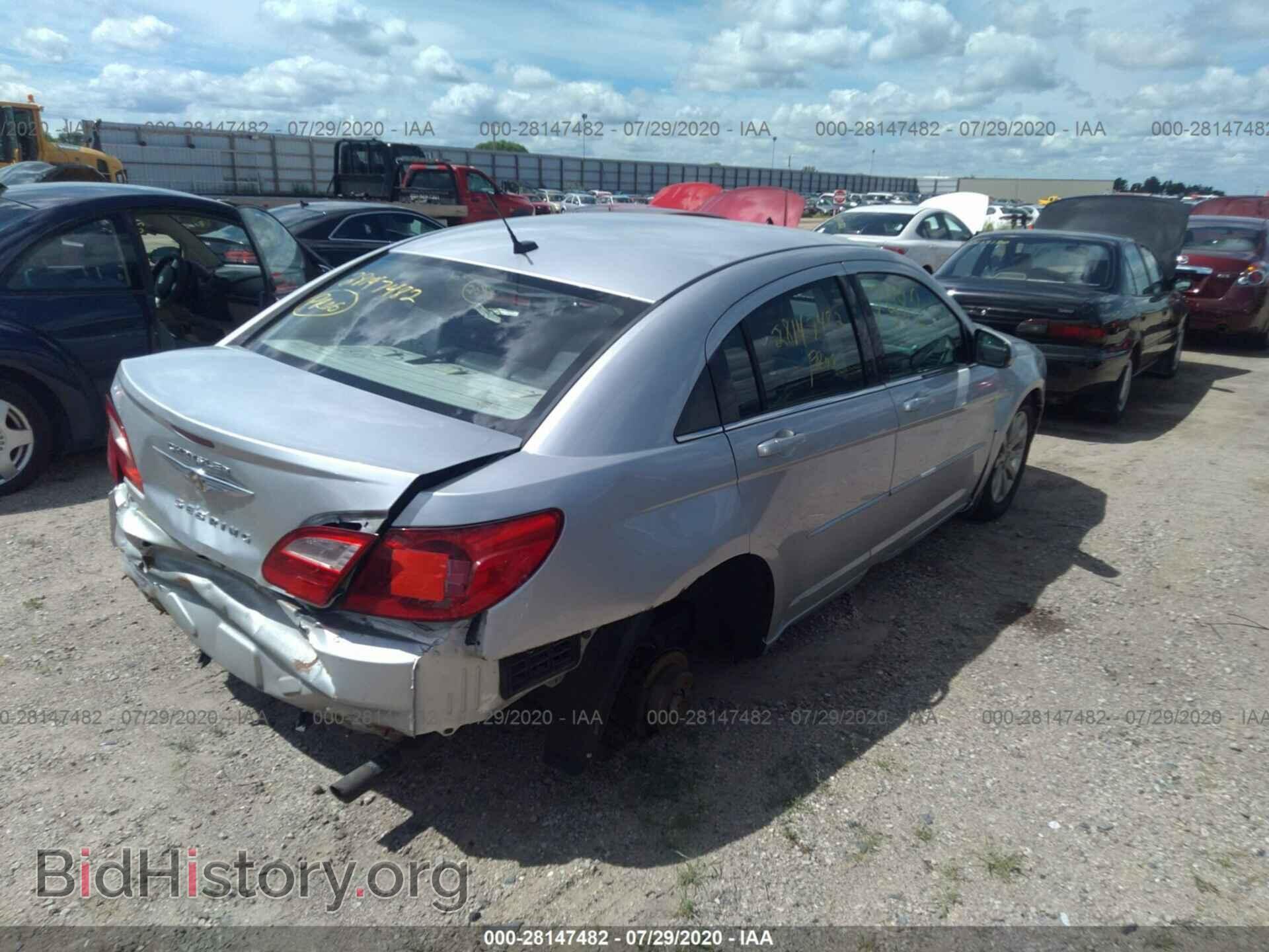 2010 CHRYSLER SEBRING - VIN: 1C3CC5FB9AN147002 - Фото 4