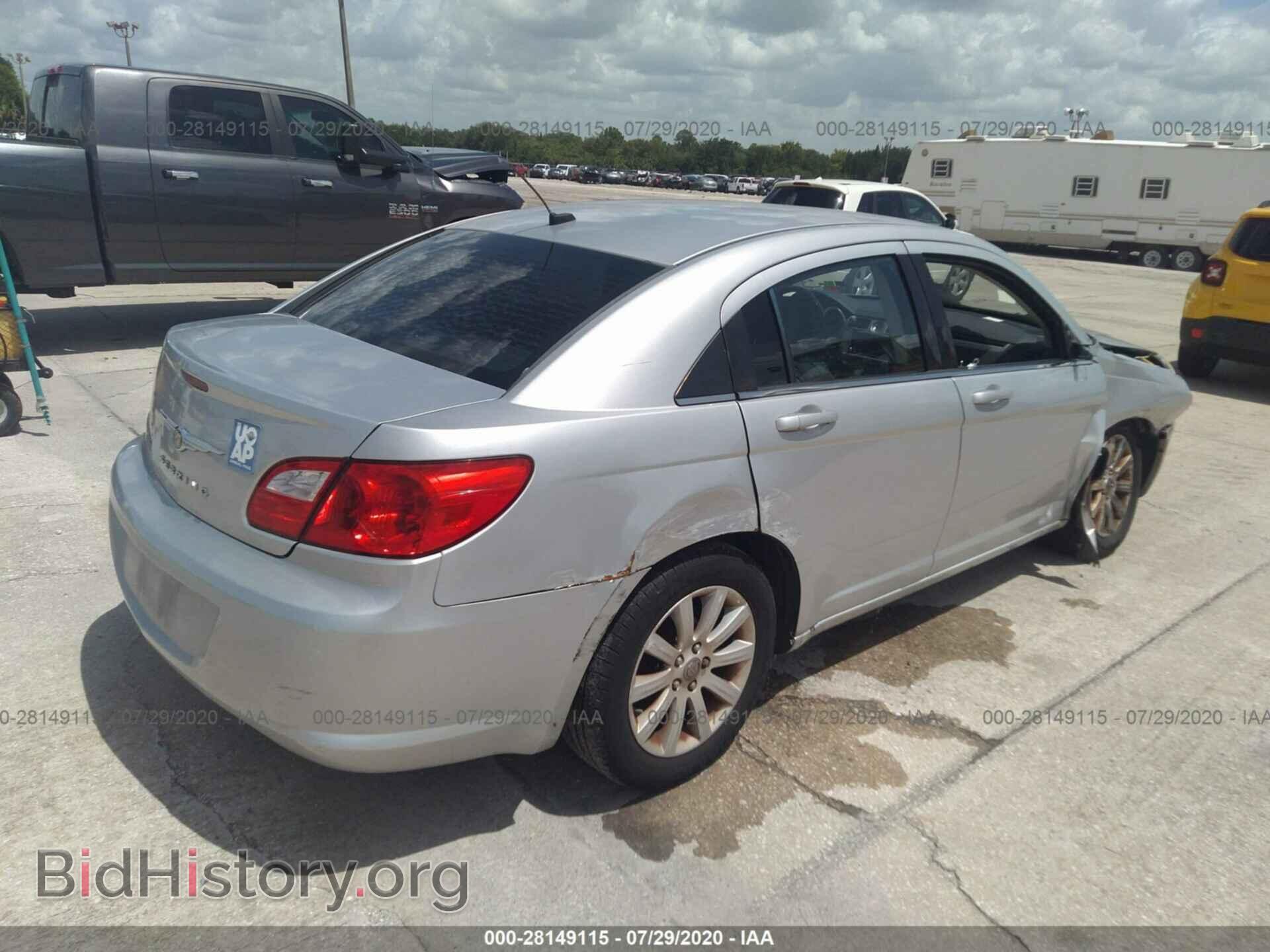 2010 CHRYSLER SEBRING - VIN: 1C3CC5FB9AN220420 - Фото 4