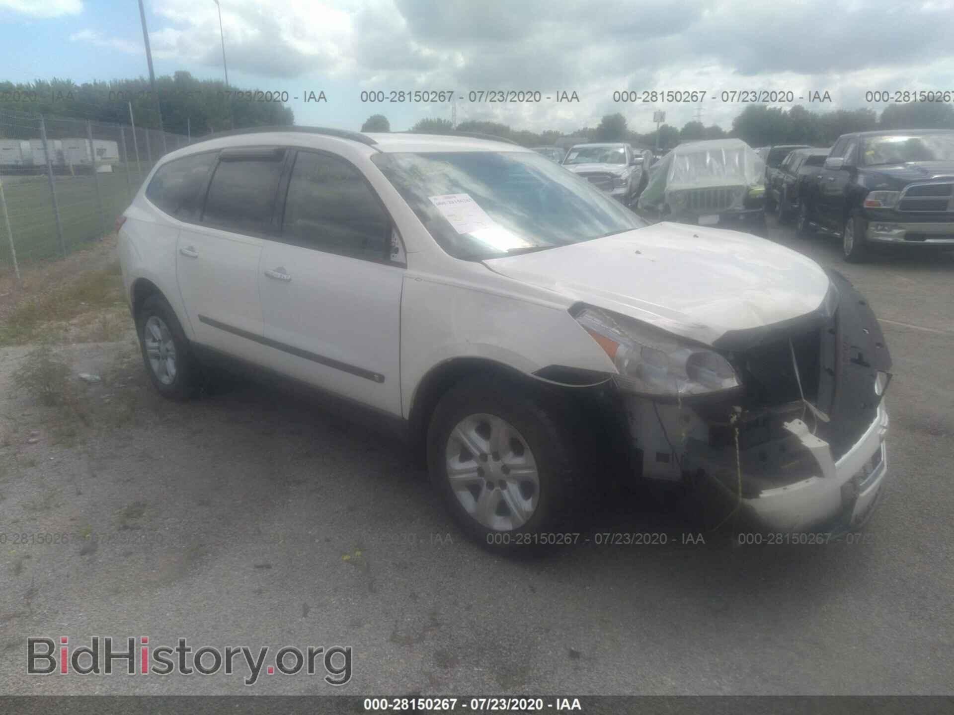 Фотография 1GNKRFED2BJ391105 - CHEVROLET TRAVERSE 2011