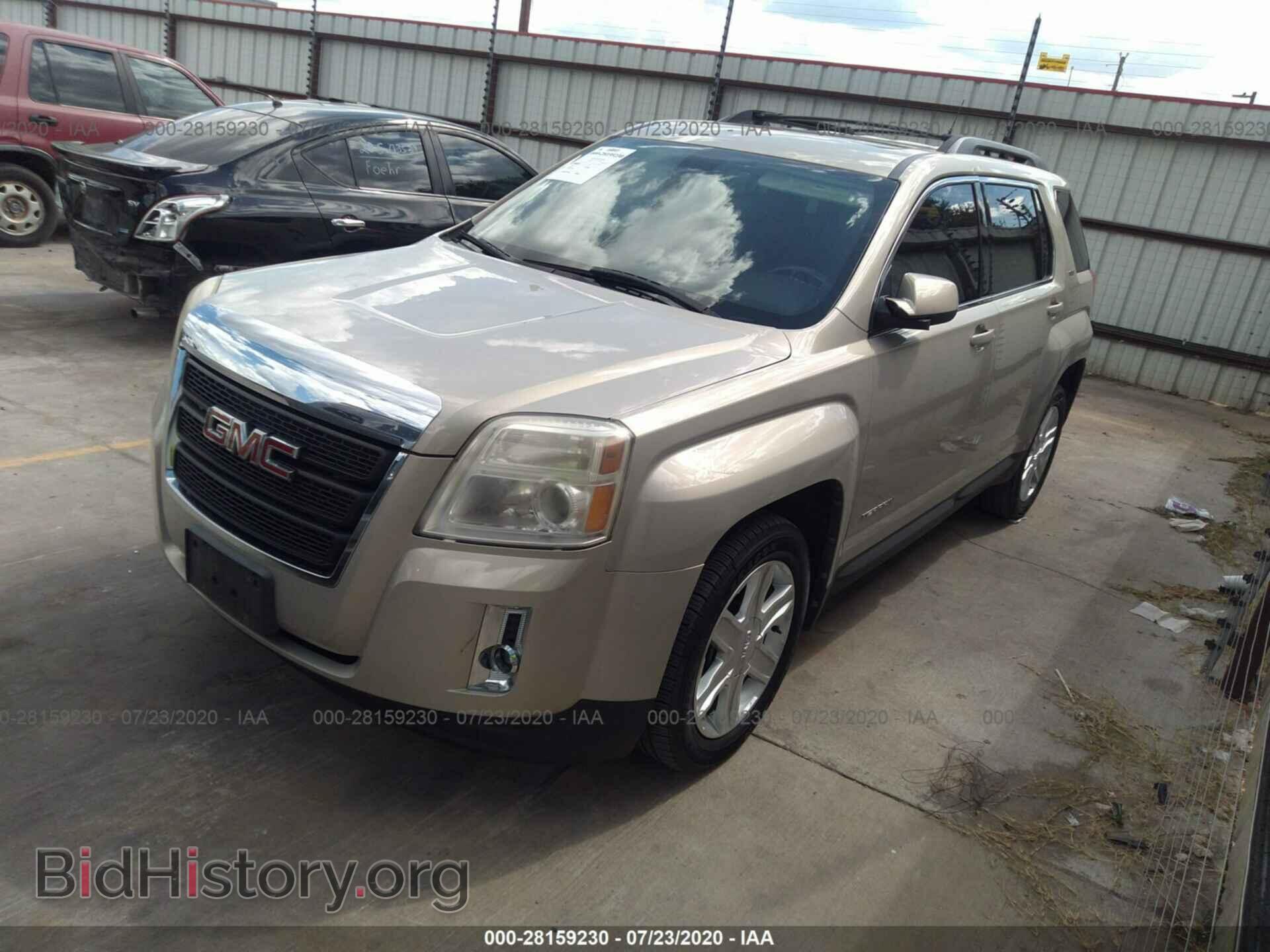 2011 GMC TERRAIN - VIN: 2CTFLUE56B6273973 - Photo 2