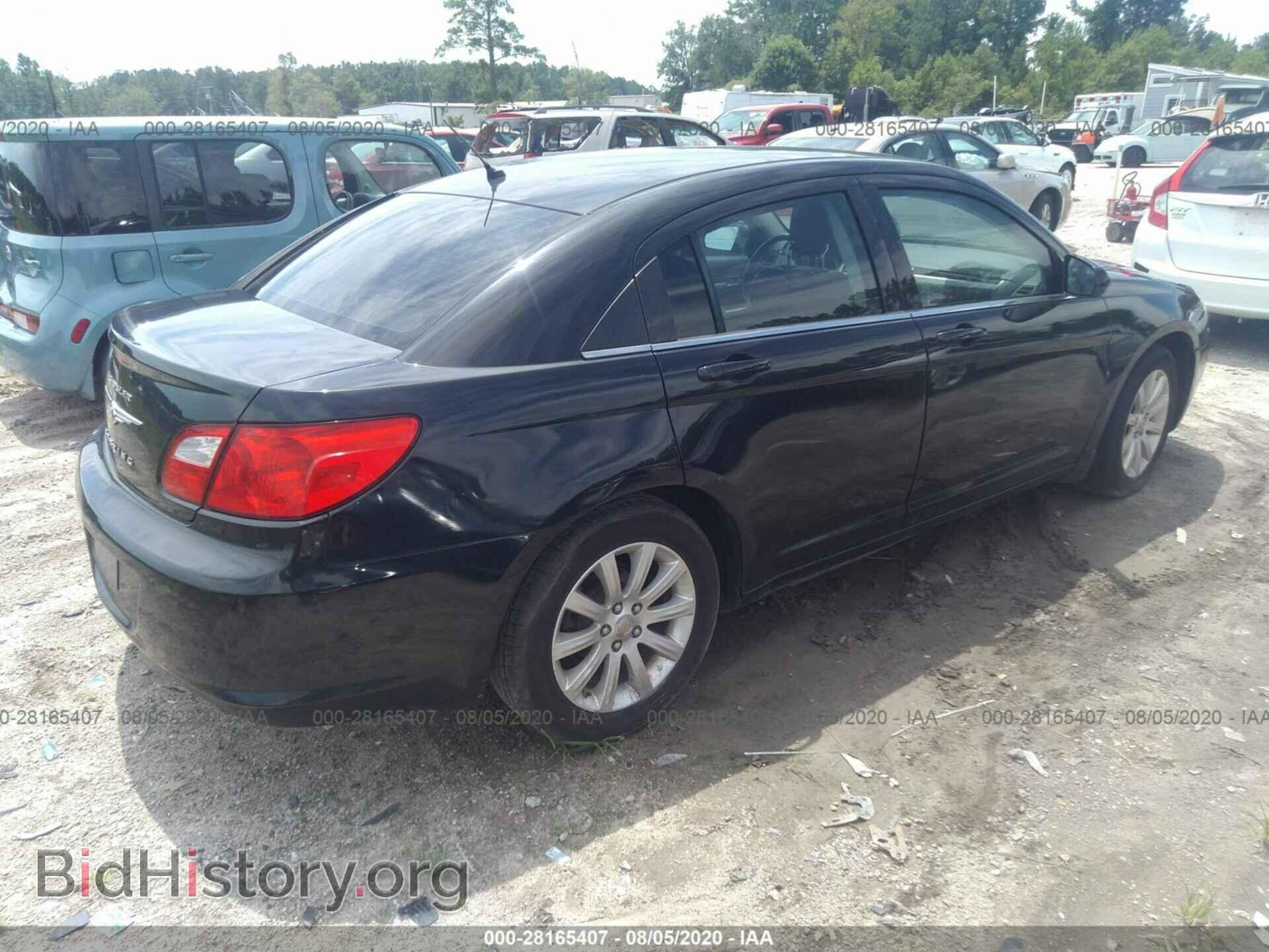 2010 CHRYSLER SEBRING - VIN: 1C3CC5FB1AN138388 - Фото 4