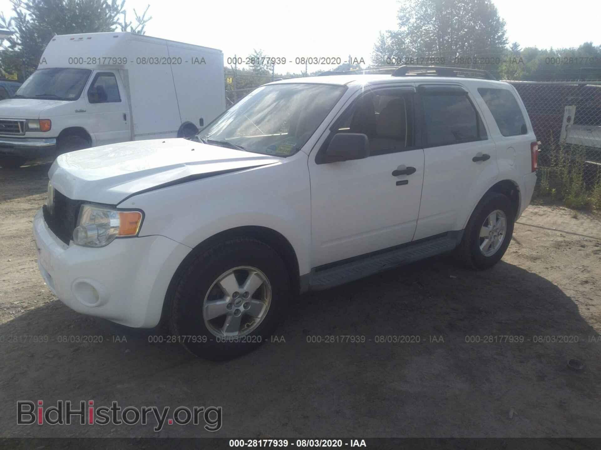 2011 FORD ESCAPE - VIN: 1FMCU0D79BKA82855 - Фото 2