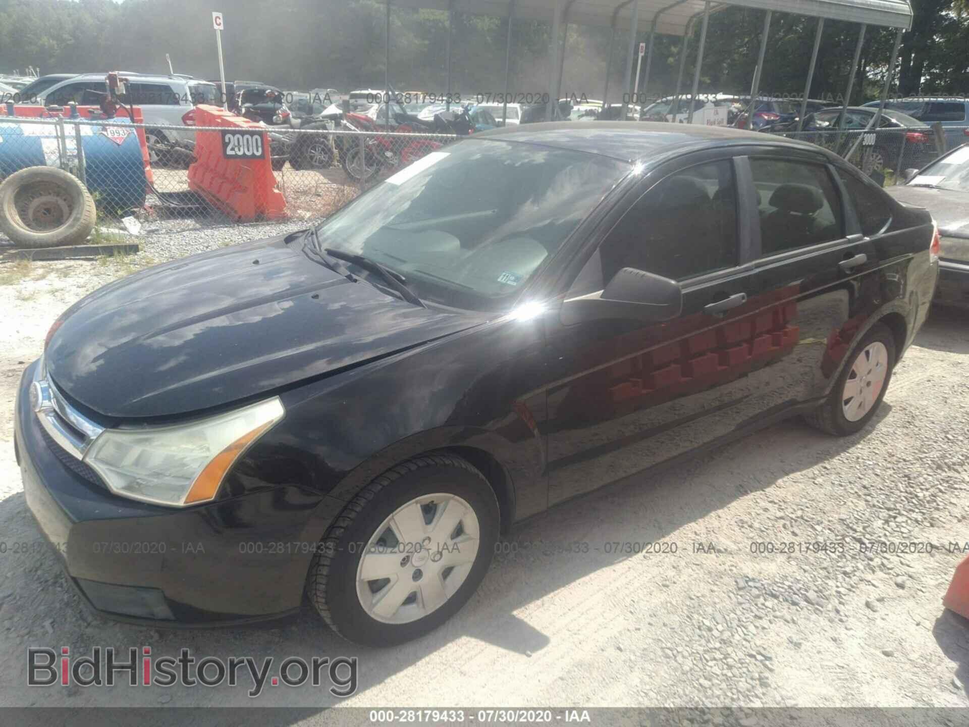 2011 FORD FOCUS - VIN: 1FAHP3EN4BW142197 - Фото 2