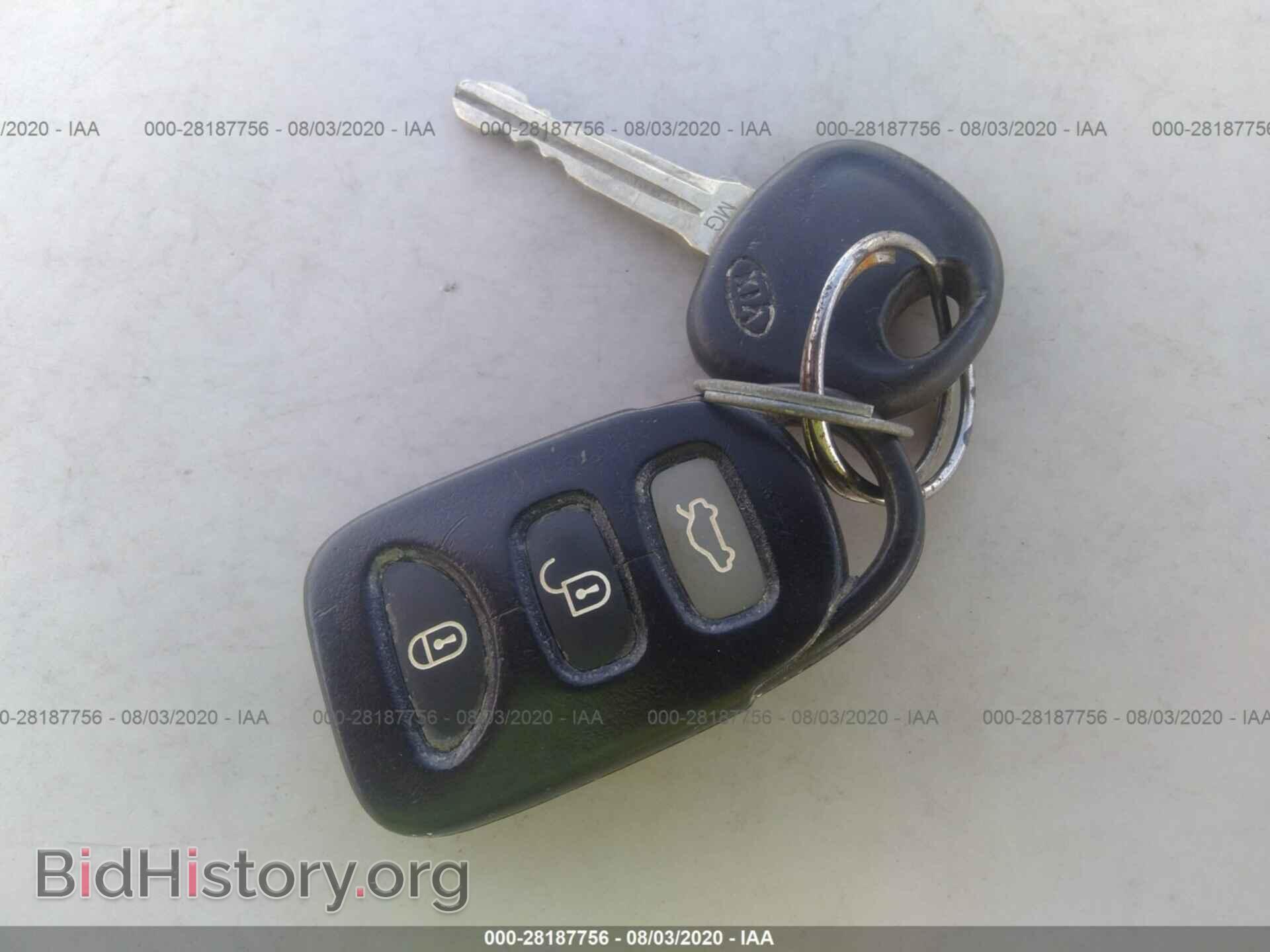 2009 KIA OPTIMA - VIN: KNAGE224795330923 - Фото 11