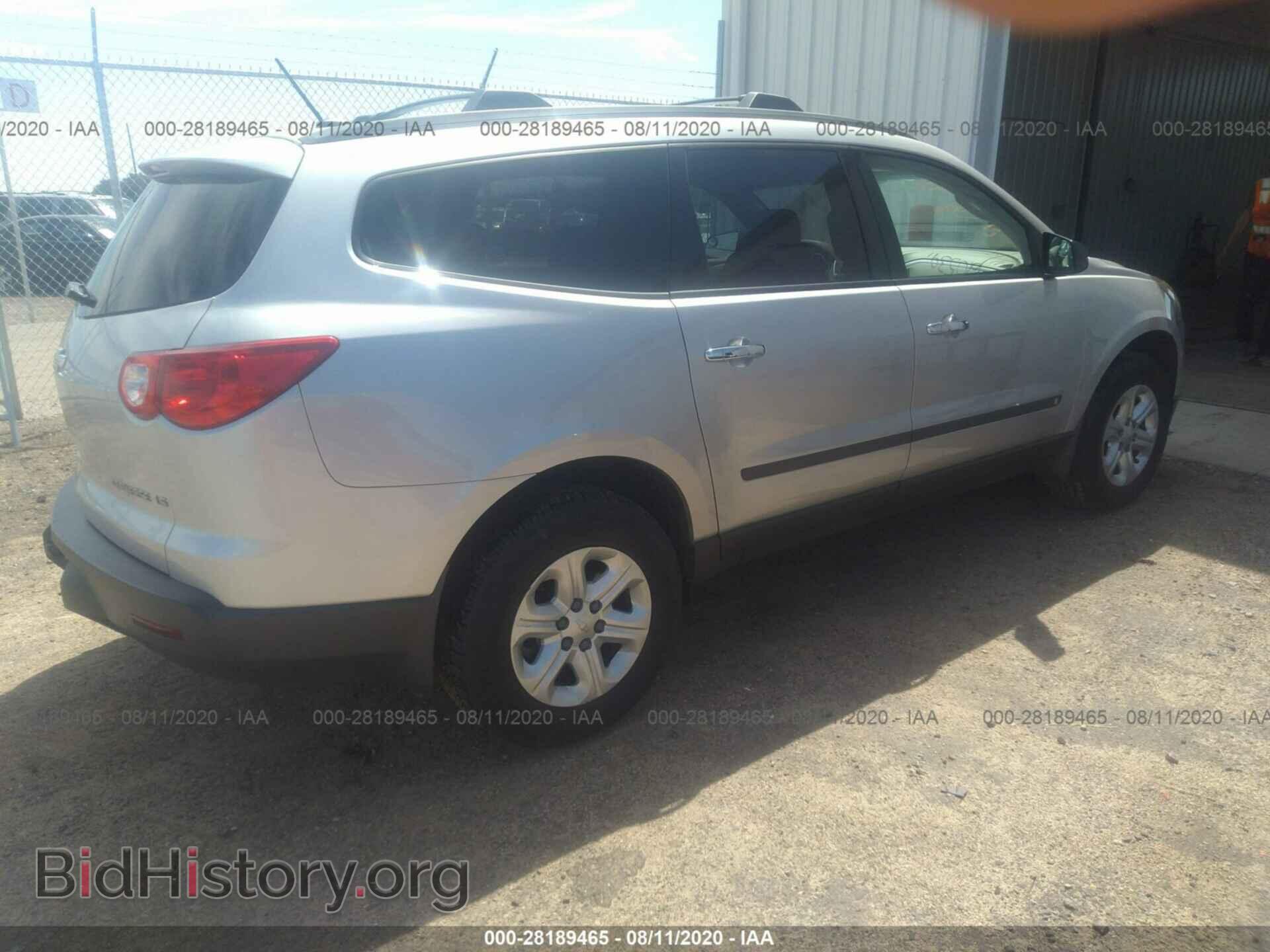 2010 CHEVROLET TRAVERSE - VIN: 1GNLVEEDXAS121607 - Фото 4