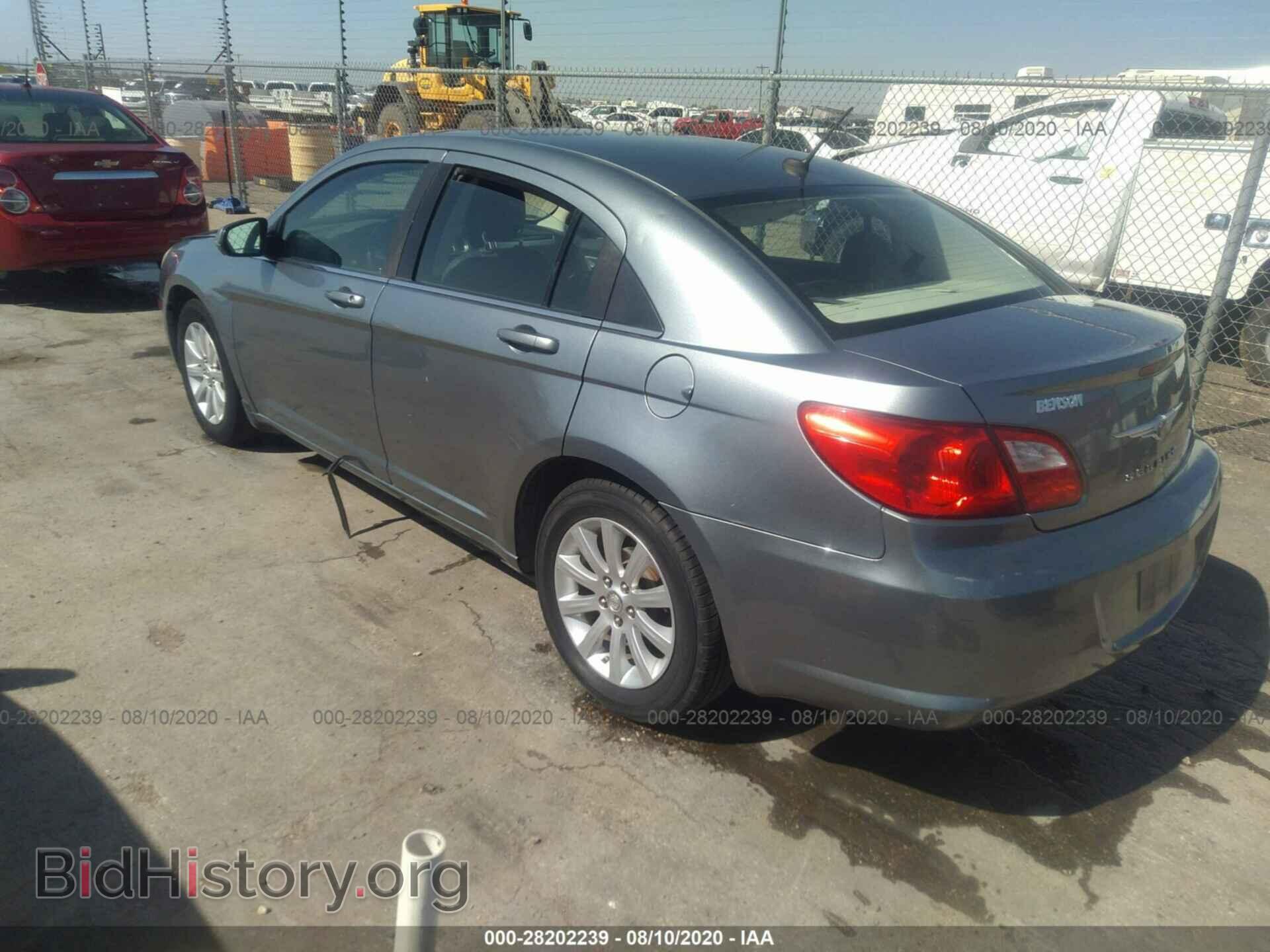 2010 CHRYSLER SEBRING - VIN: 1C3CC5FB1AN180690 - Фото 3