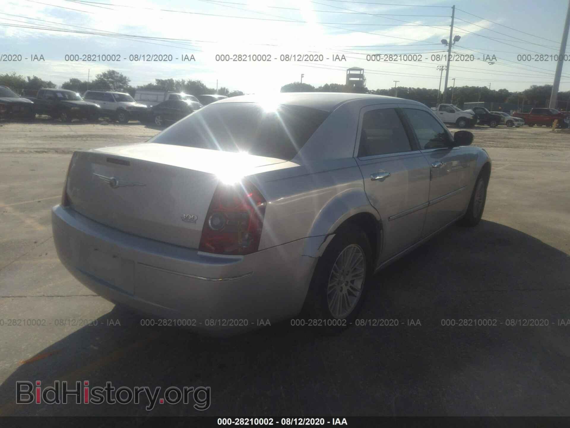 2010 CHRYSLER 300 - VIN: 2C3CA5CV5AH206365 - Фото 4