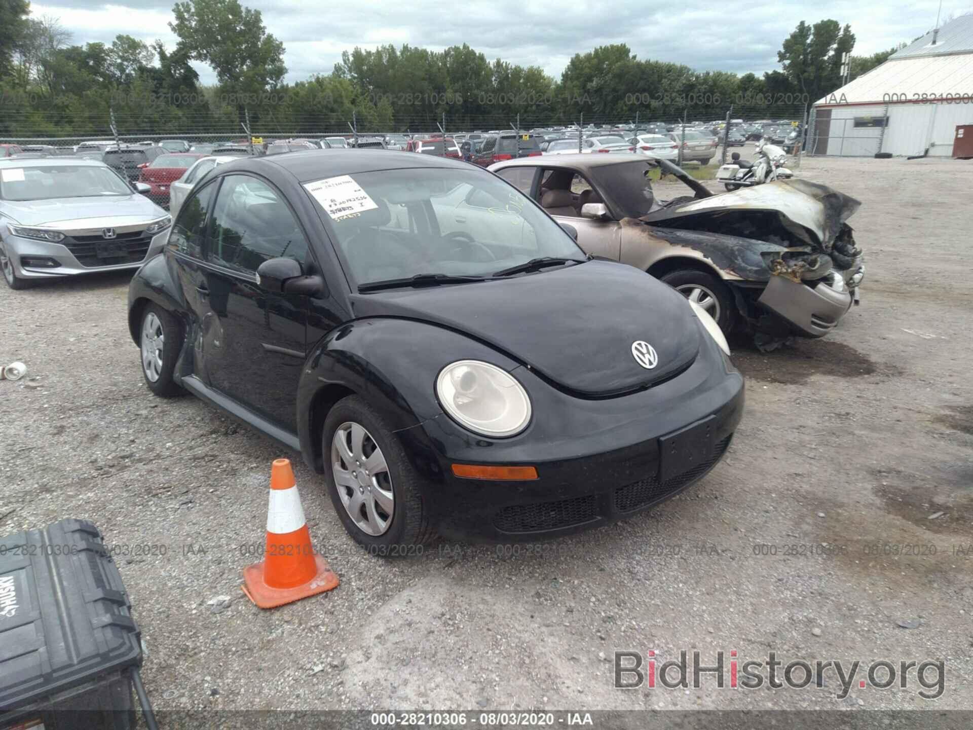 Photo 3VWPW3AG4AM021178 - VOLKSWAGEN NEW BEETLE COUPE 2010