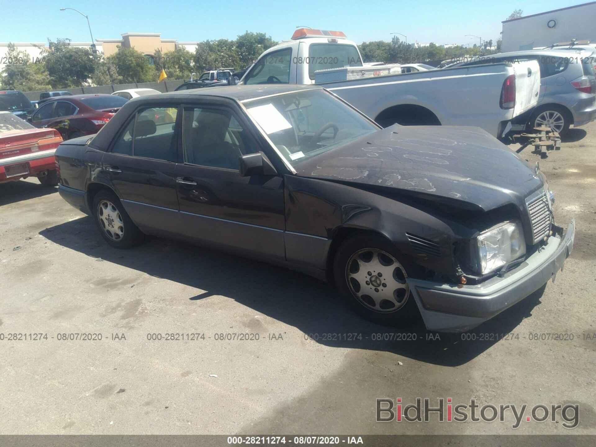 Photo WDBEB31E8SC176497 - MERCEDES-BENZ E 1995