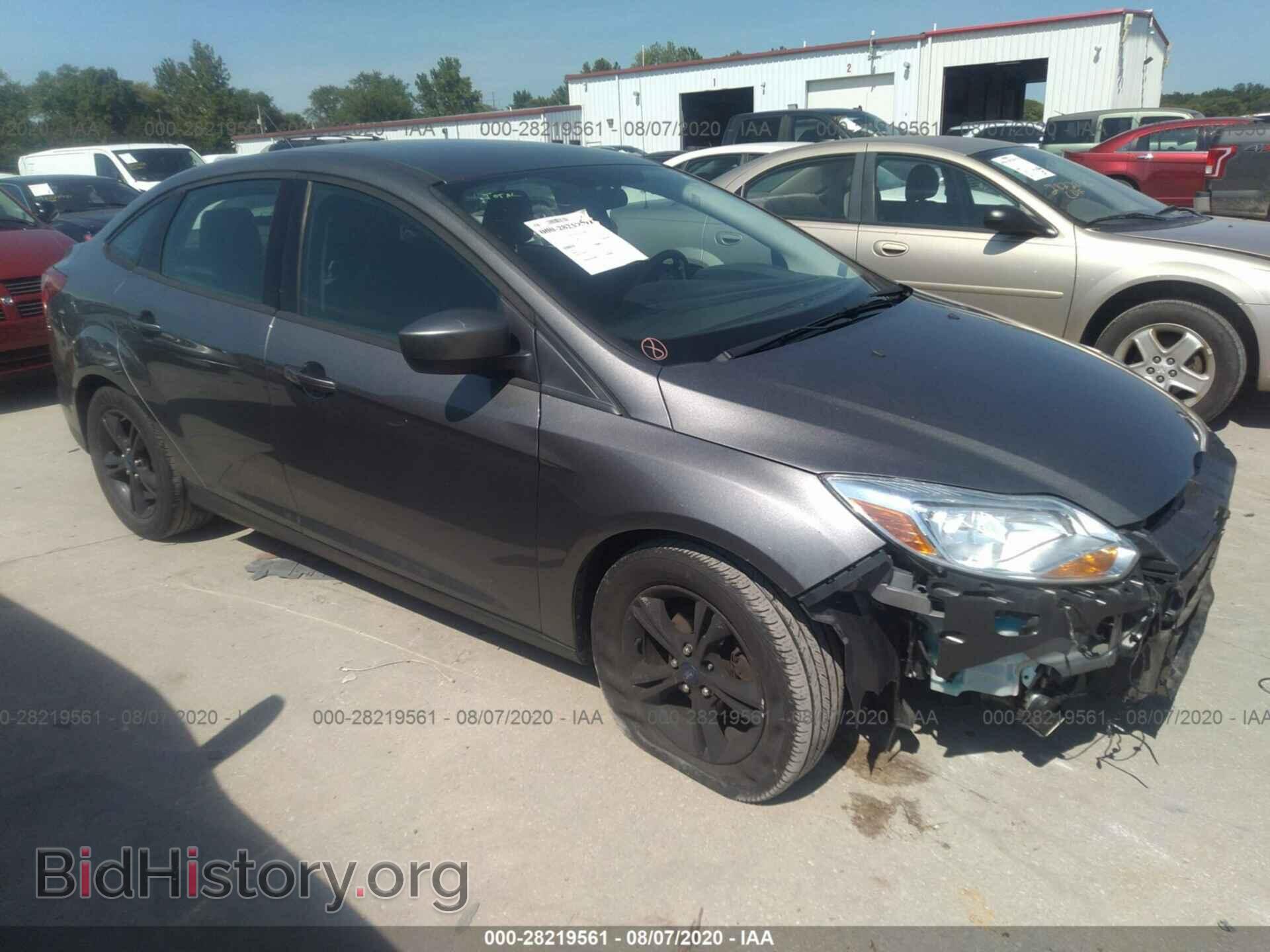 Photo 1FAHP3F28CL323813 - FORD FOCUS 2012