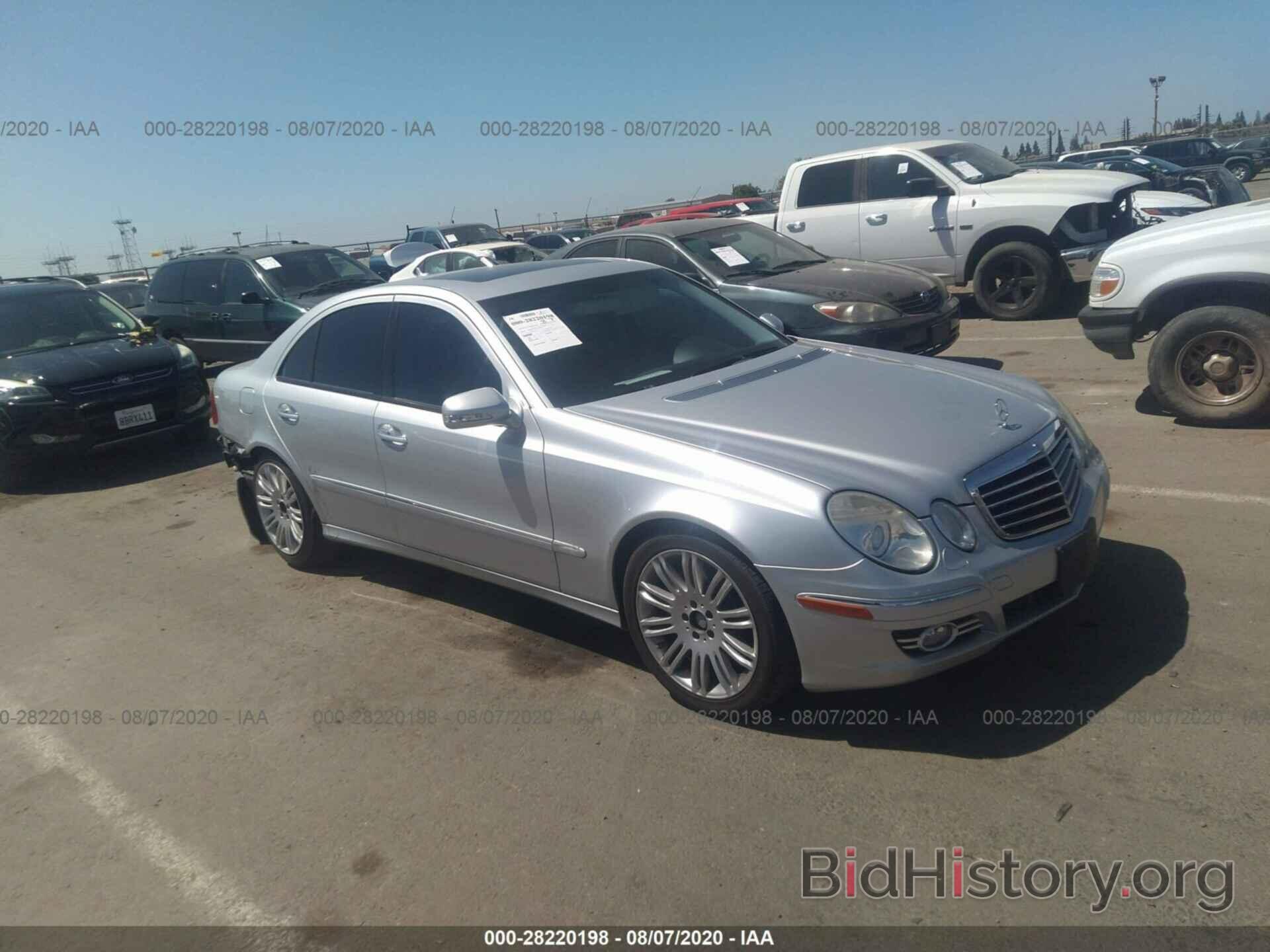 Photo WDBUF56X98B341719 - MERCEDES-BENZ E-CLASS 2008