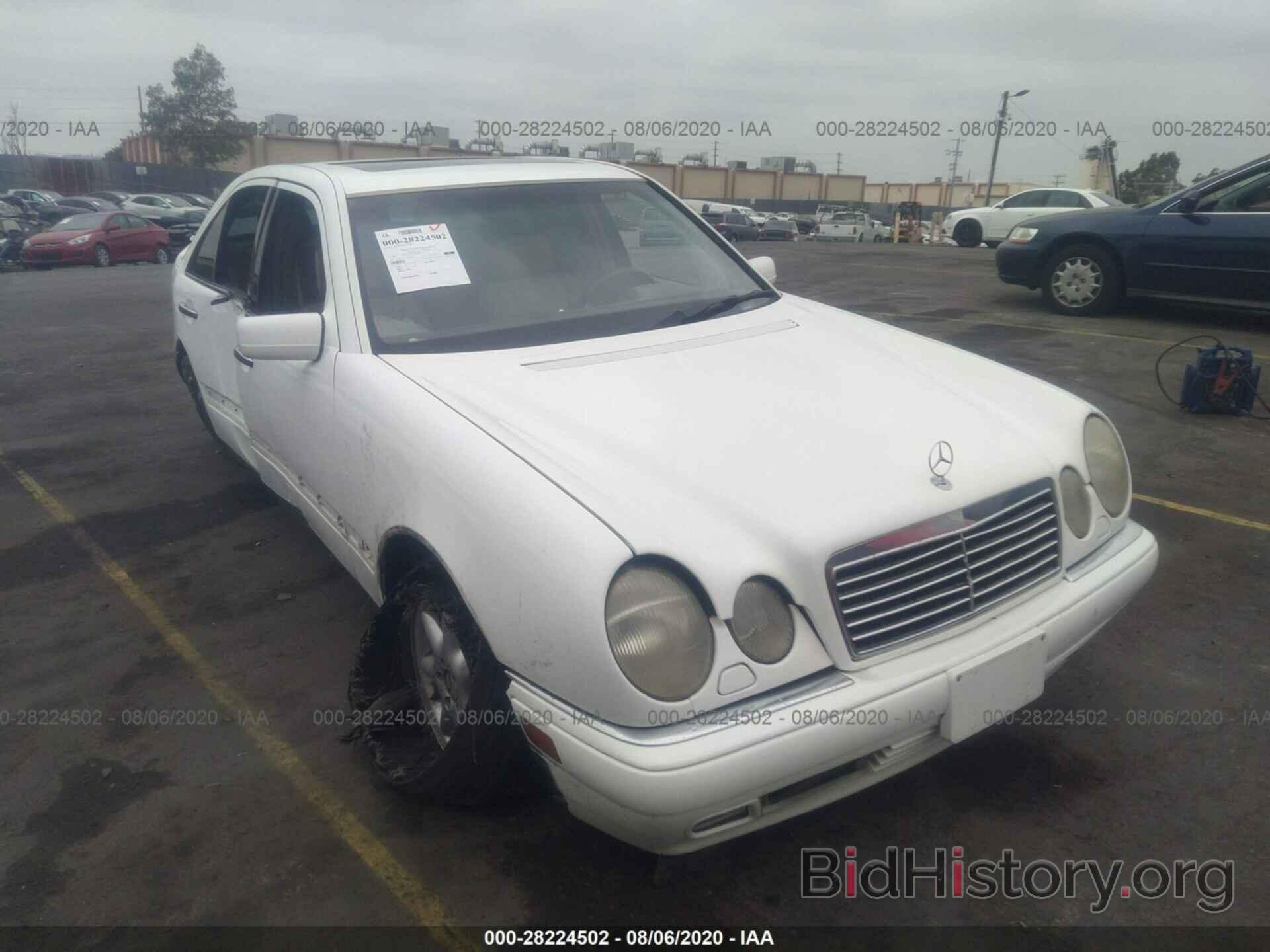 Photo WDBJF55F9TJ019463 - MERCEDES-BENZ E 1996