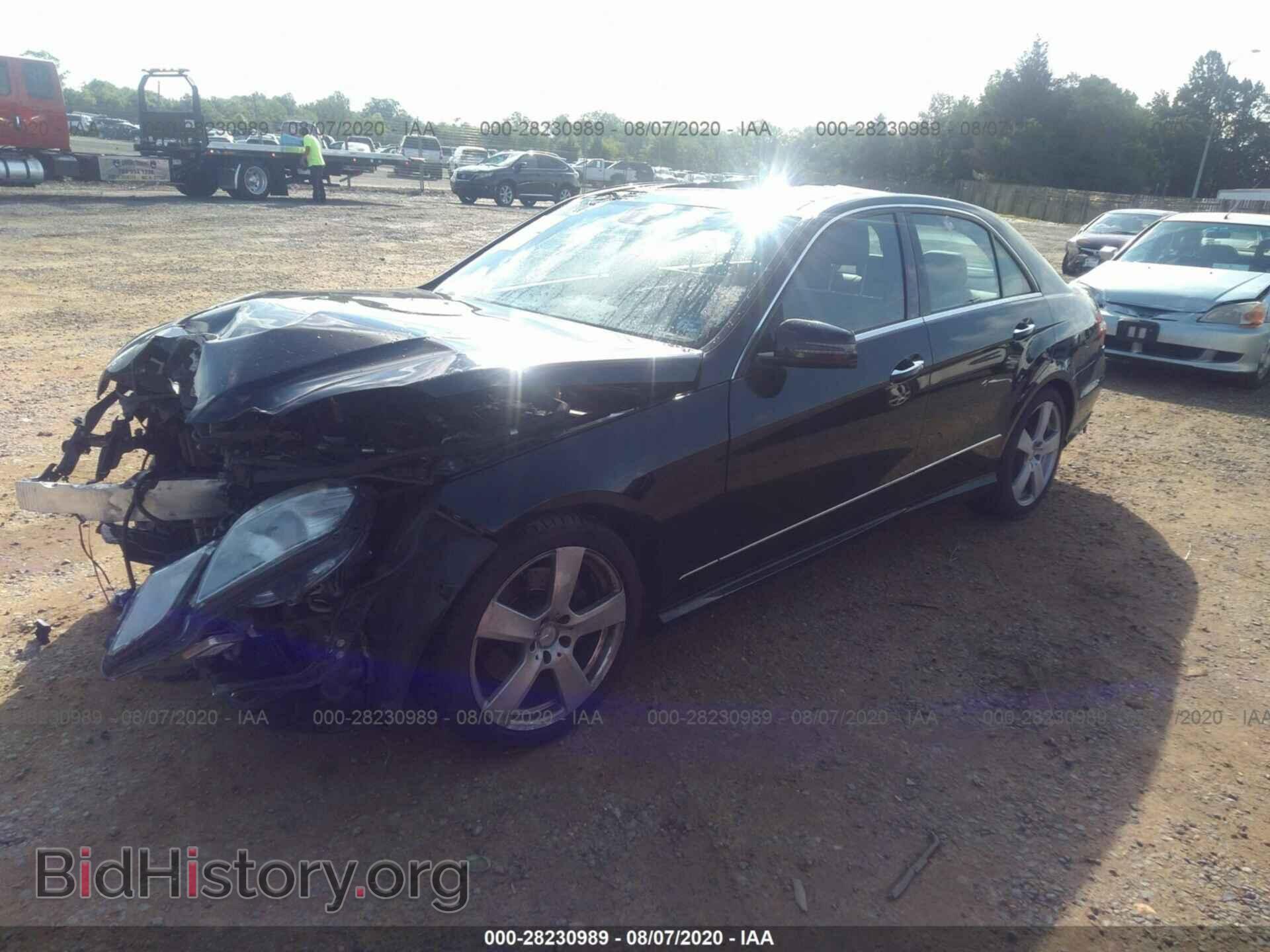 2011 MERCEDES-BENZ E-CLASS - VIN: WDDHF8HB2BA445607 - Photo 2