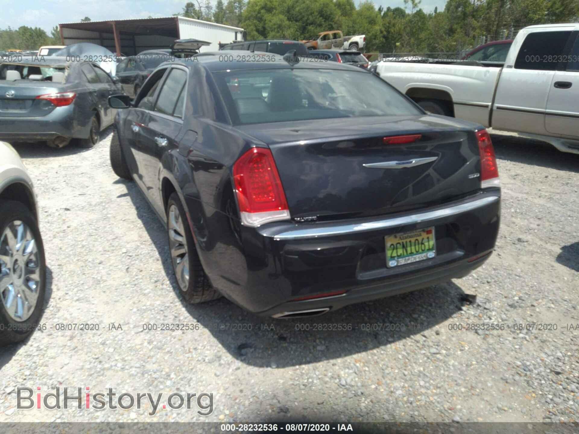 2019 CHRYSLER 300 - VIN: 2C3CCAEG3KH538100 - Фото 3