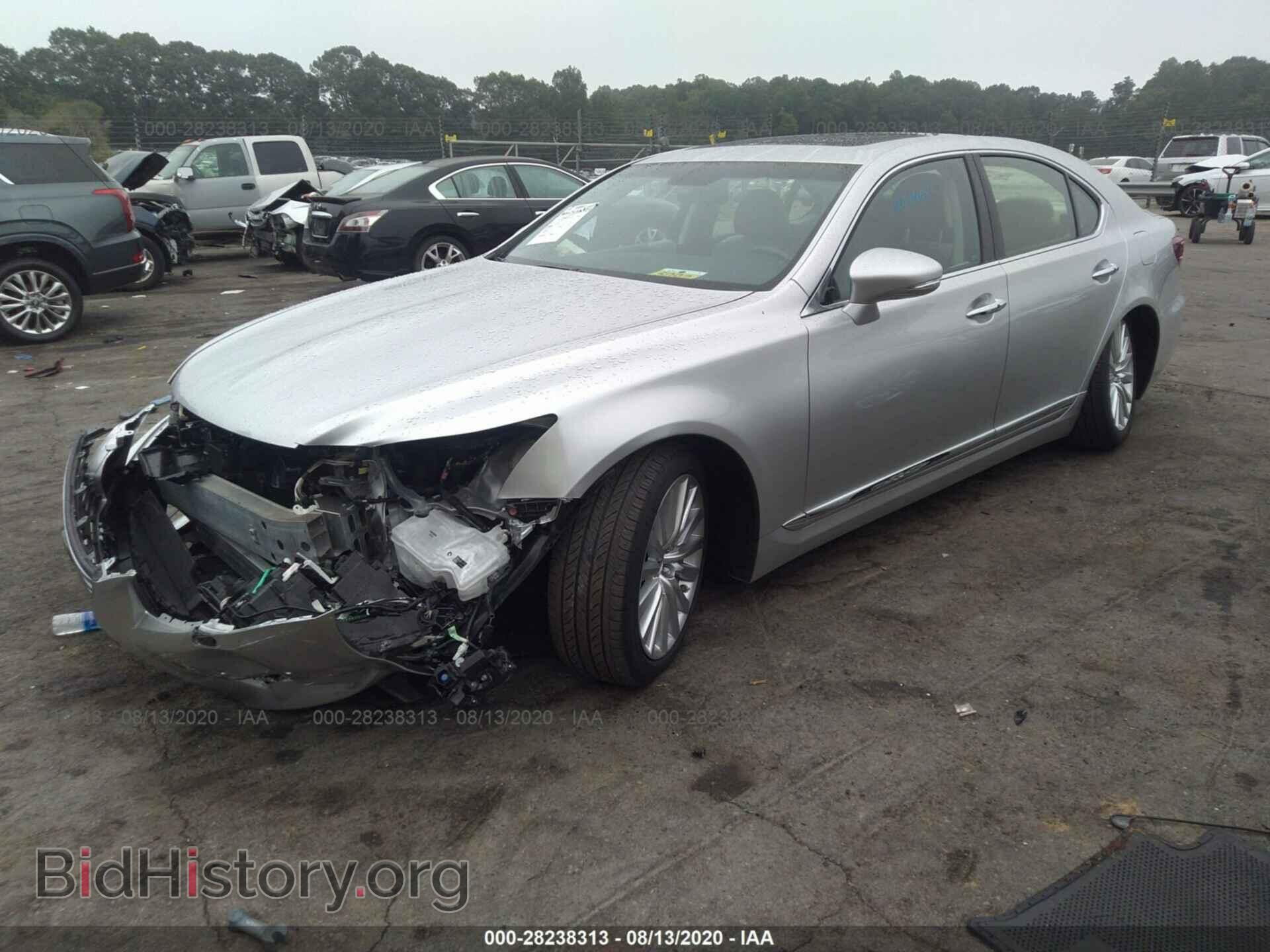 2017 LEXUS LS - VIN: JTHCL5EF3H5028063 - Фото 2