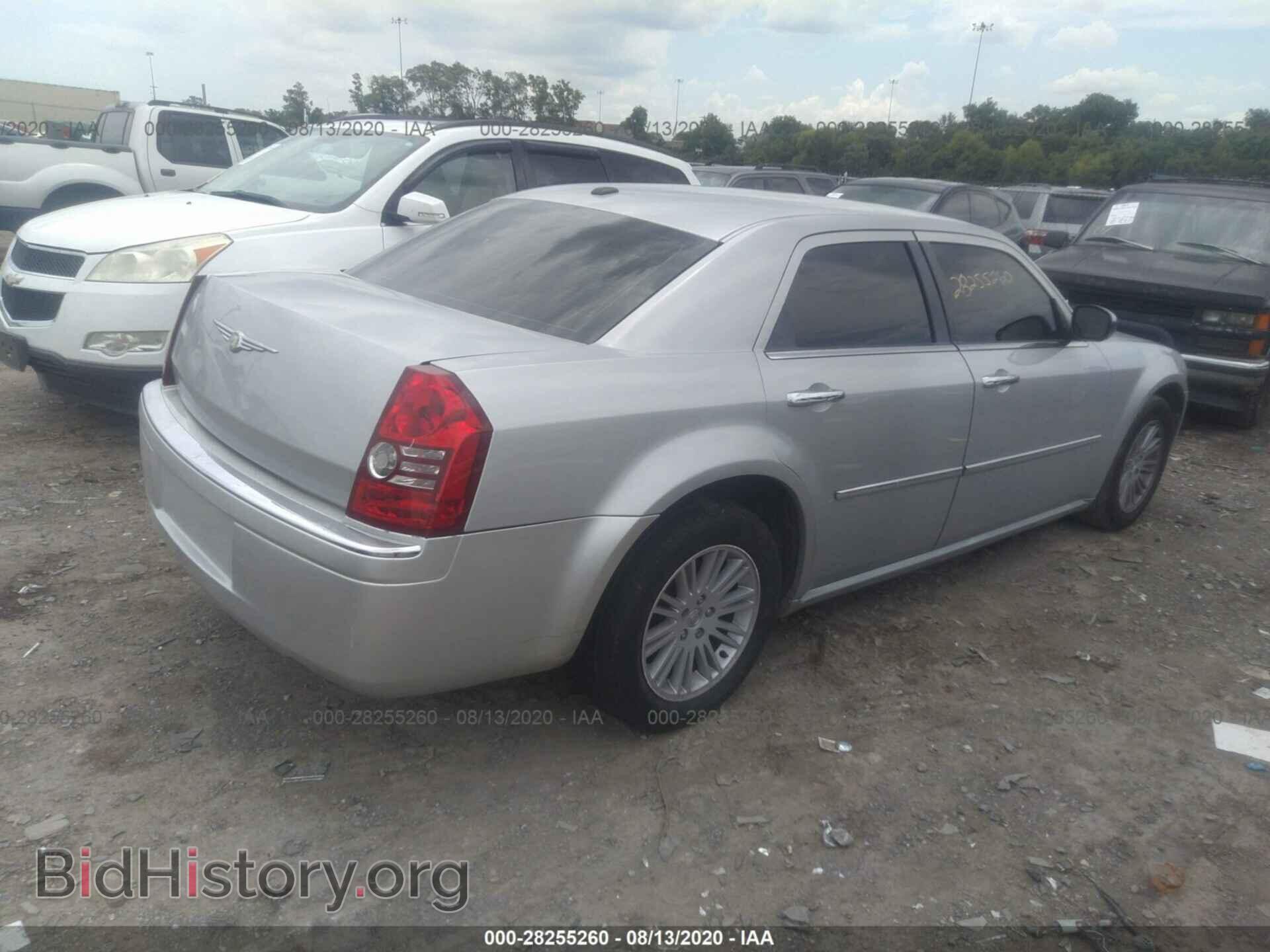 2010 CHRYSLER 300 - VIN: 2C3CA5CV8AH327374 - Фото 4
