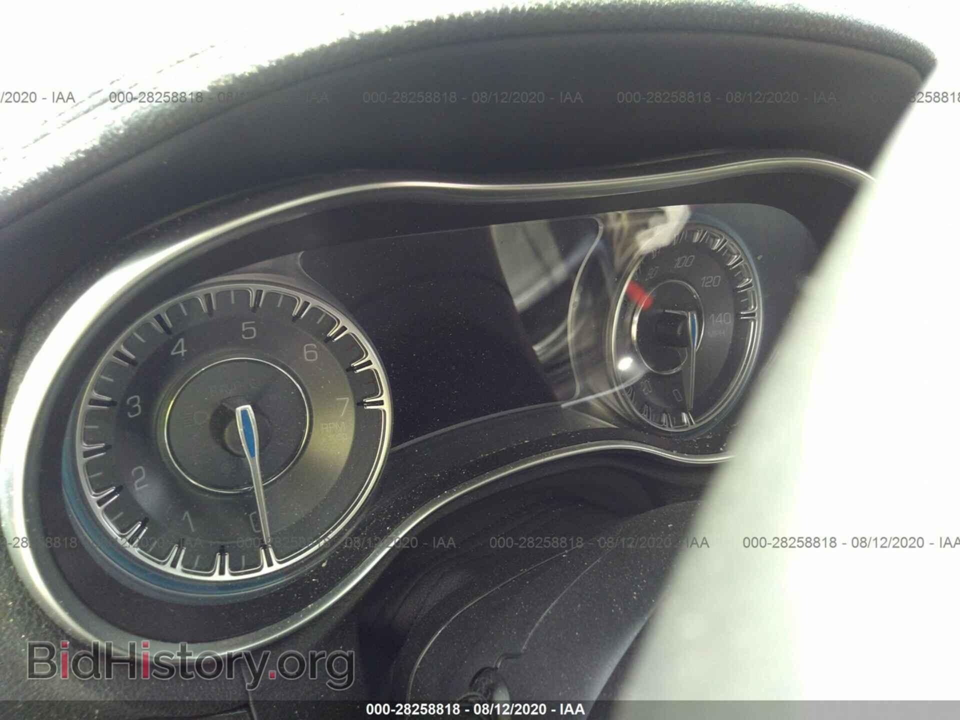 2019 CHRYSLER 300 - VIN: 2C3CCAAG0KH641044 - Фото 7