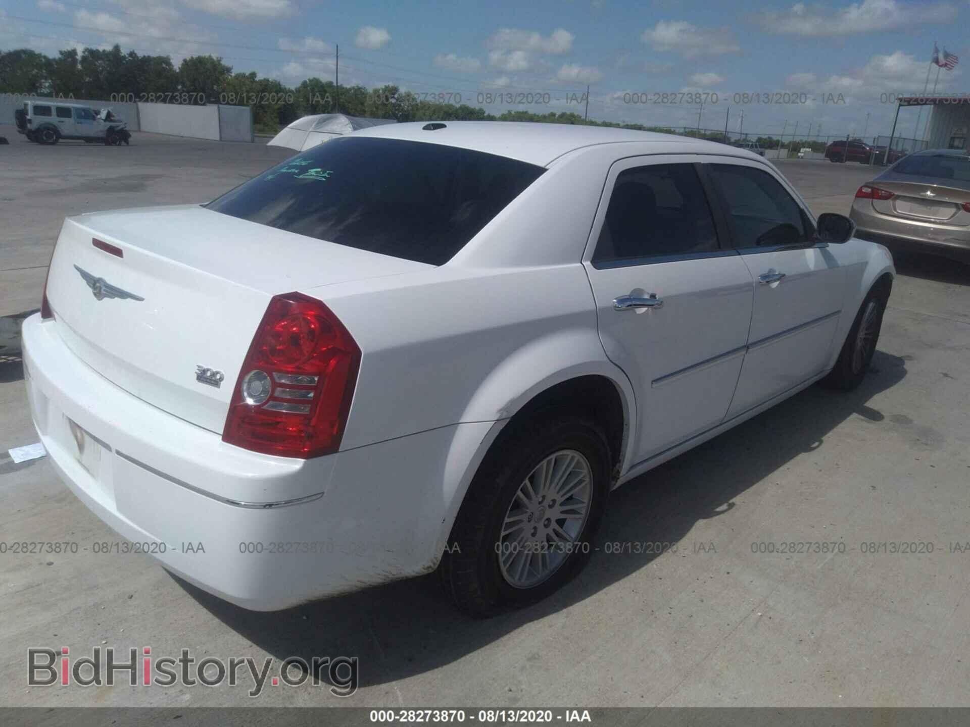 2010 CHRYSLER 300 - VIN: 2C3CA5CV0AH292863 - Фото 4