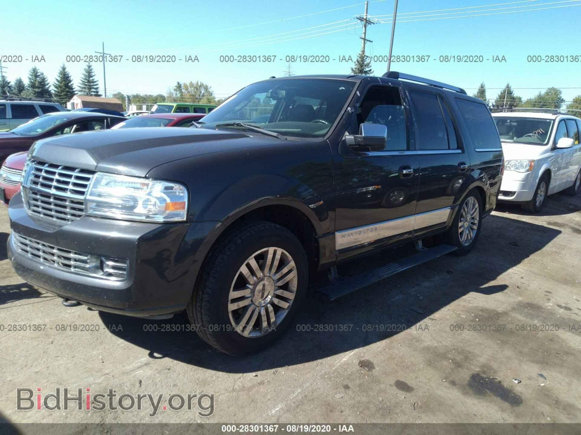2007 LINCOLN NAVIGATOR - VIN: 5LMFU28577LJ01452 - Фото 2