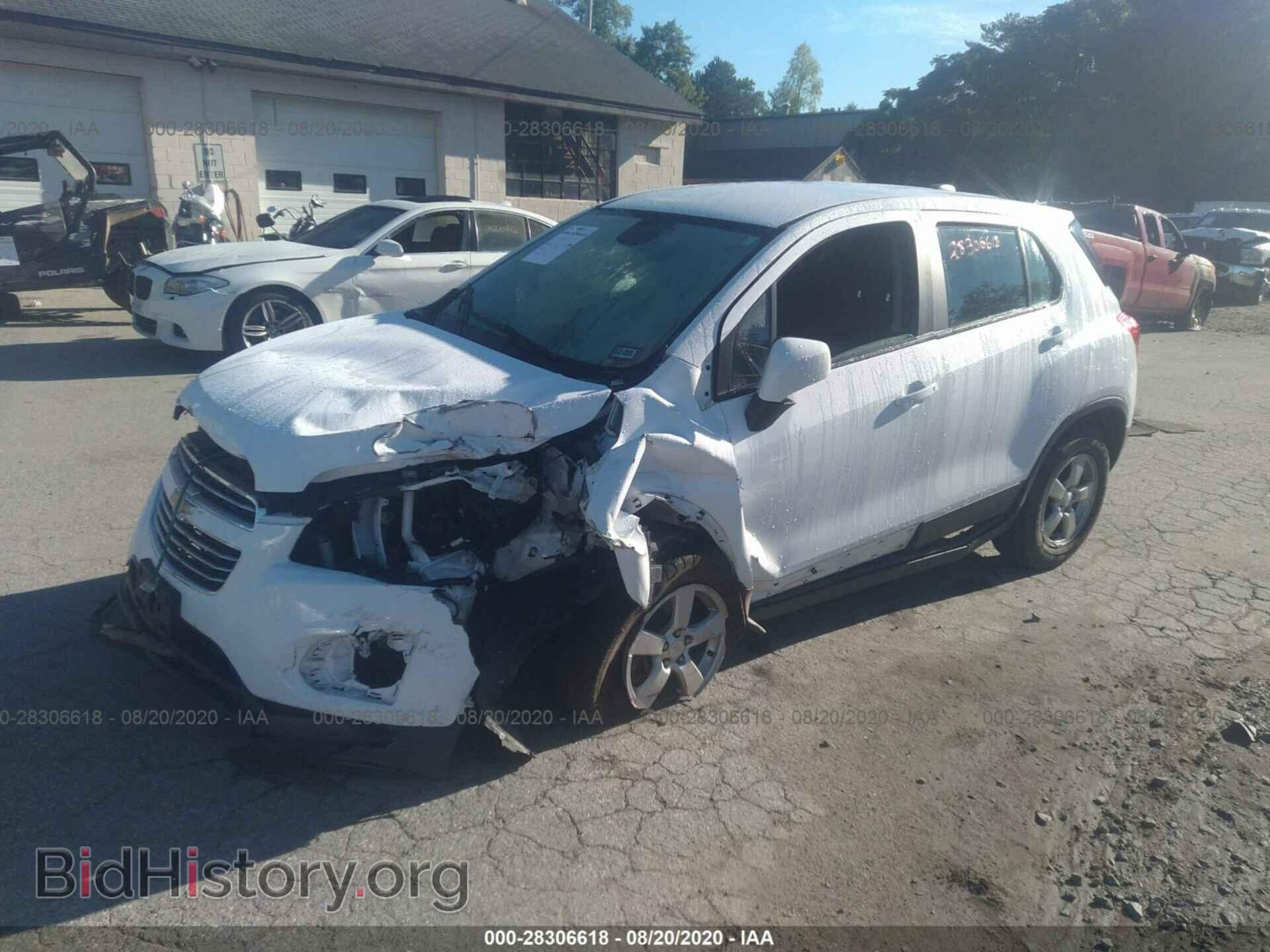 2016 CHEVROLET TRAX - VIN: 3GNCJNSB1GL256609 - Фото 2