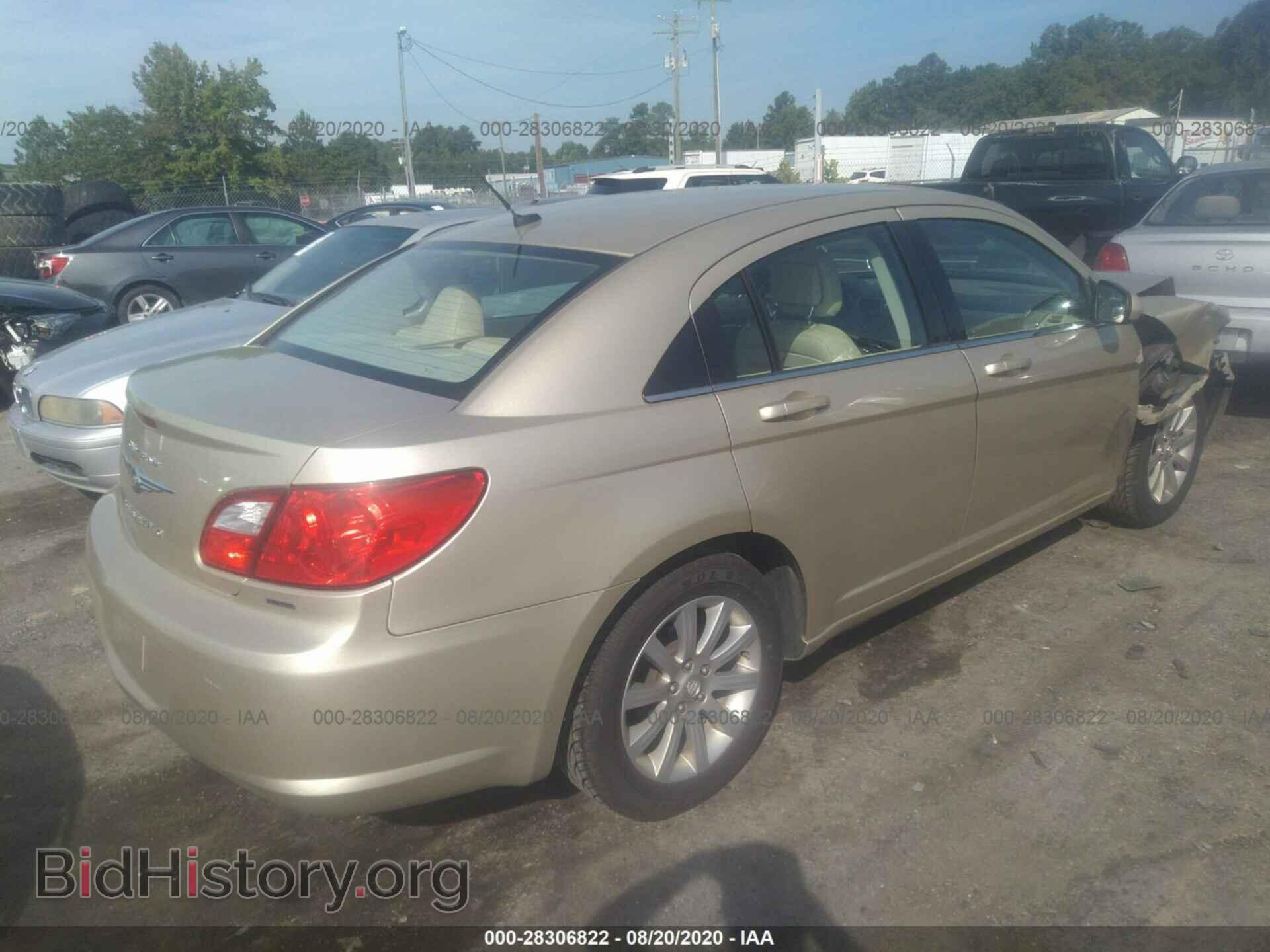 2010 CHRYSLER SEBRING - VIN: 1C3CC5FB0AN166733 - Фото 4