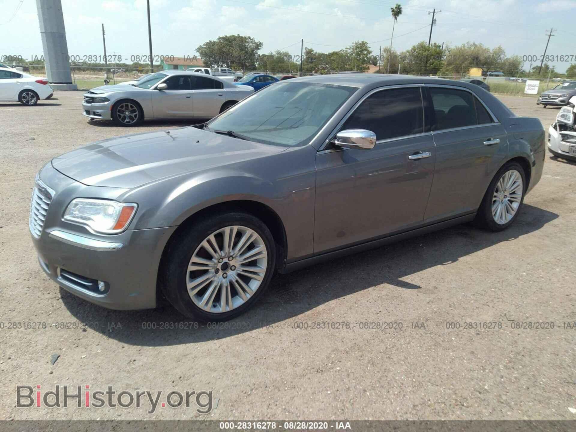 2011 CHRYSLER 300 - VIN: 2C3CA6CT0BH524528 - Фото 2