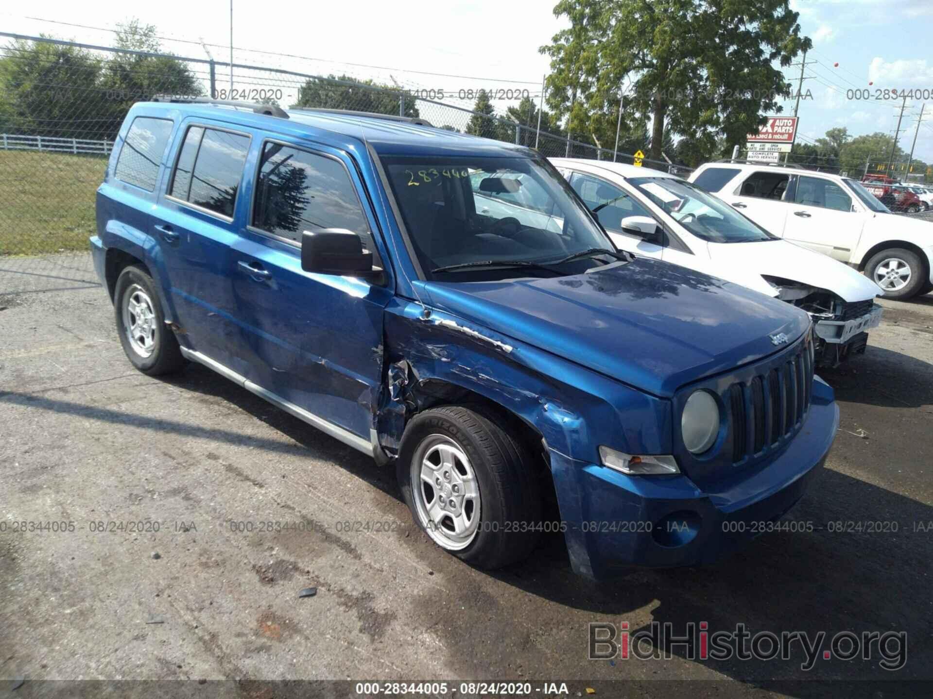 Photo 1J4NT2GB2AD560493 - JEEP PATRIOT 2010