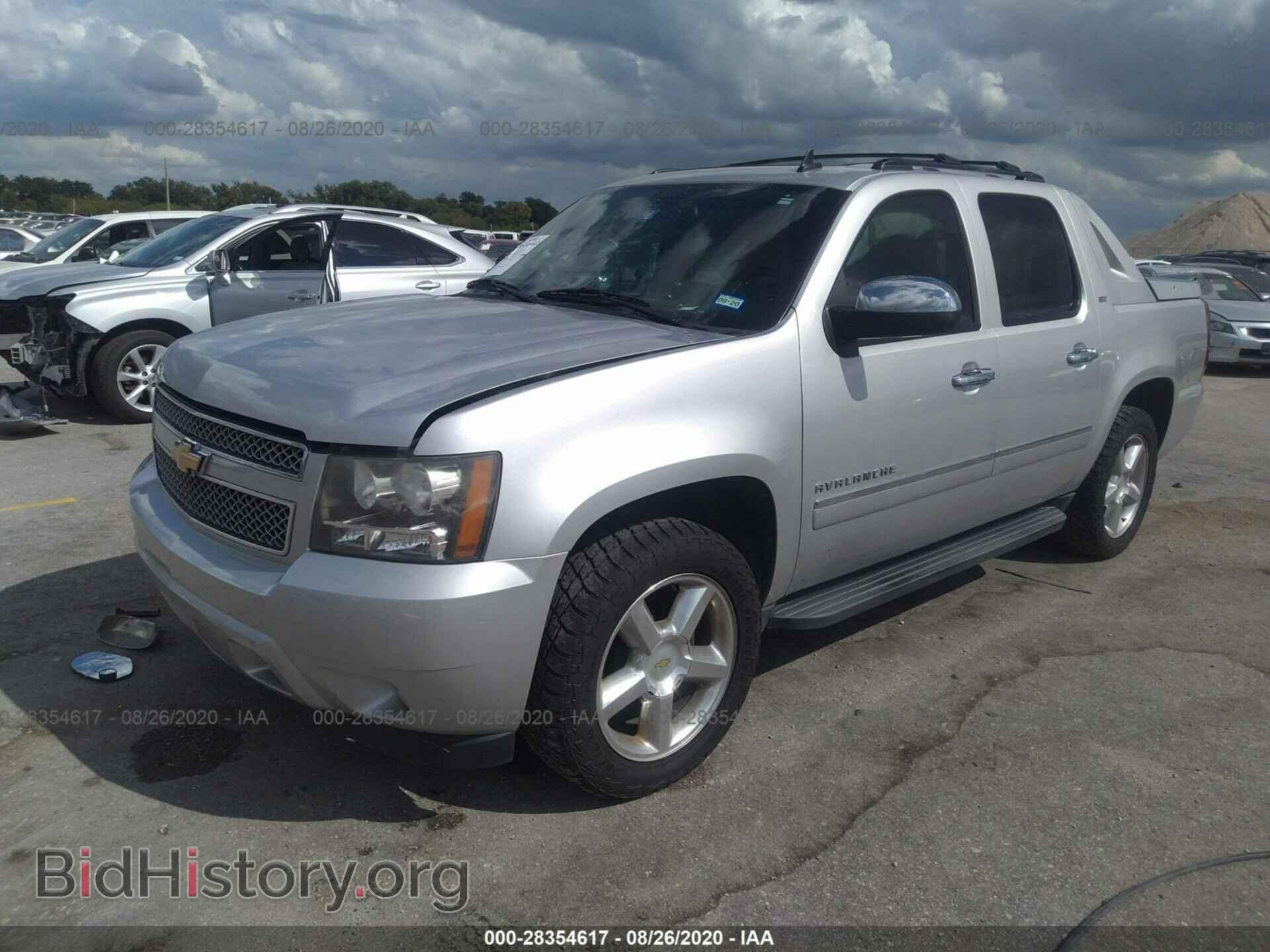 2011 CHEVROLET AVALANCHE - VIN: 3GNTKGE34BG243593 - Фото 2
