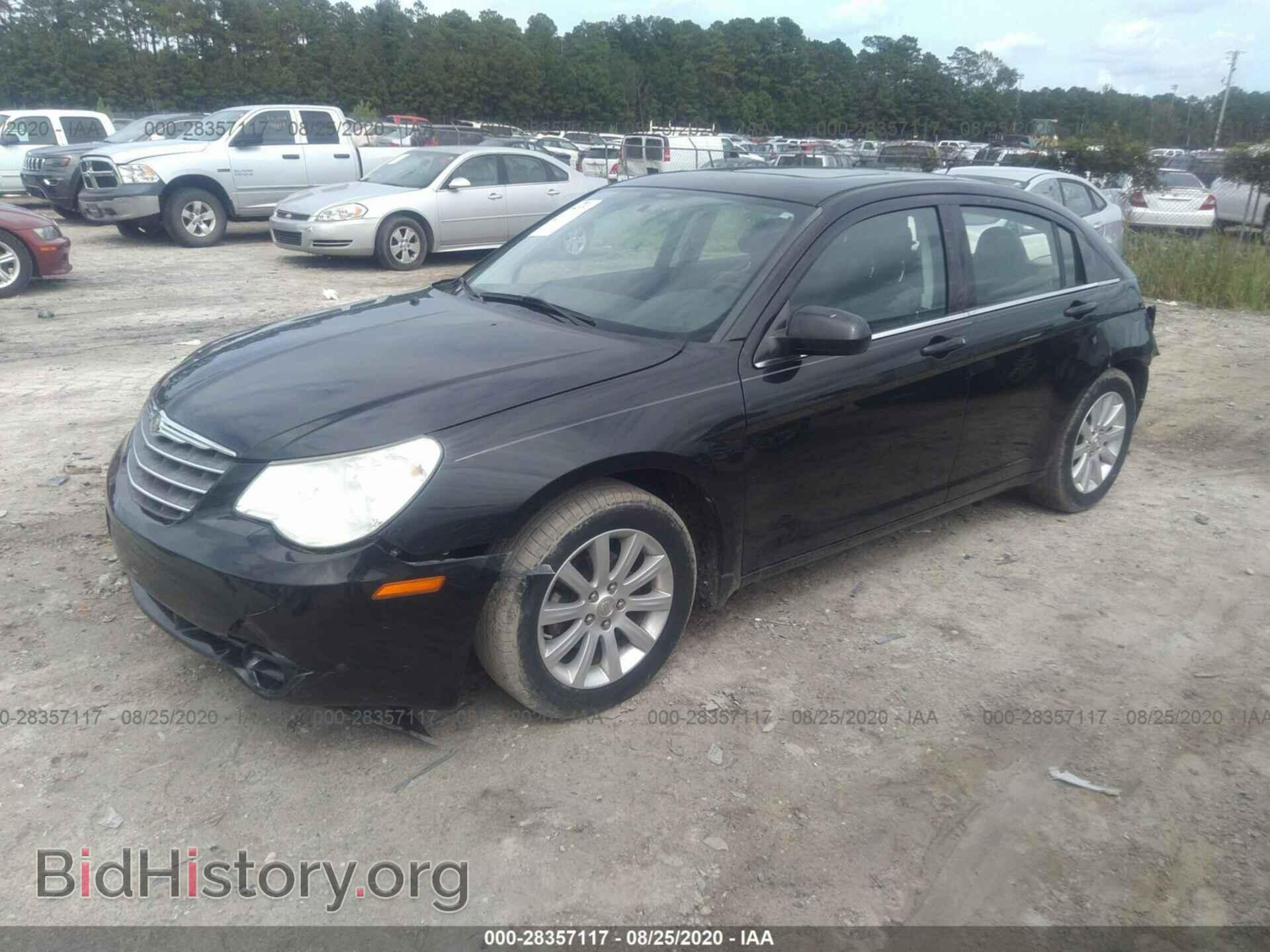 2010 CHRYSLER SEBRING - VIN: 1C3CC5FBXAN229983 - Фото 2
